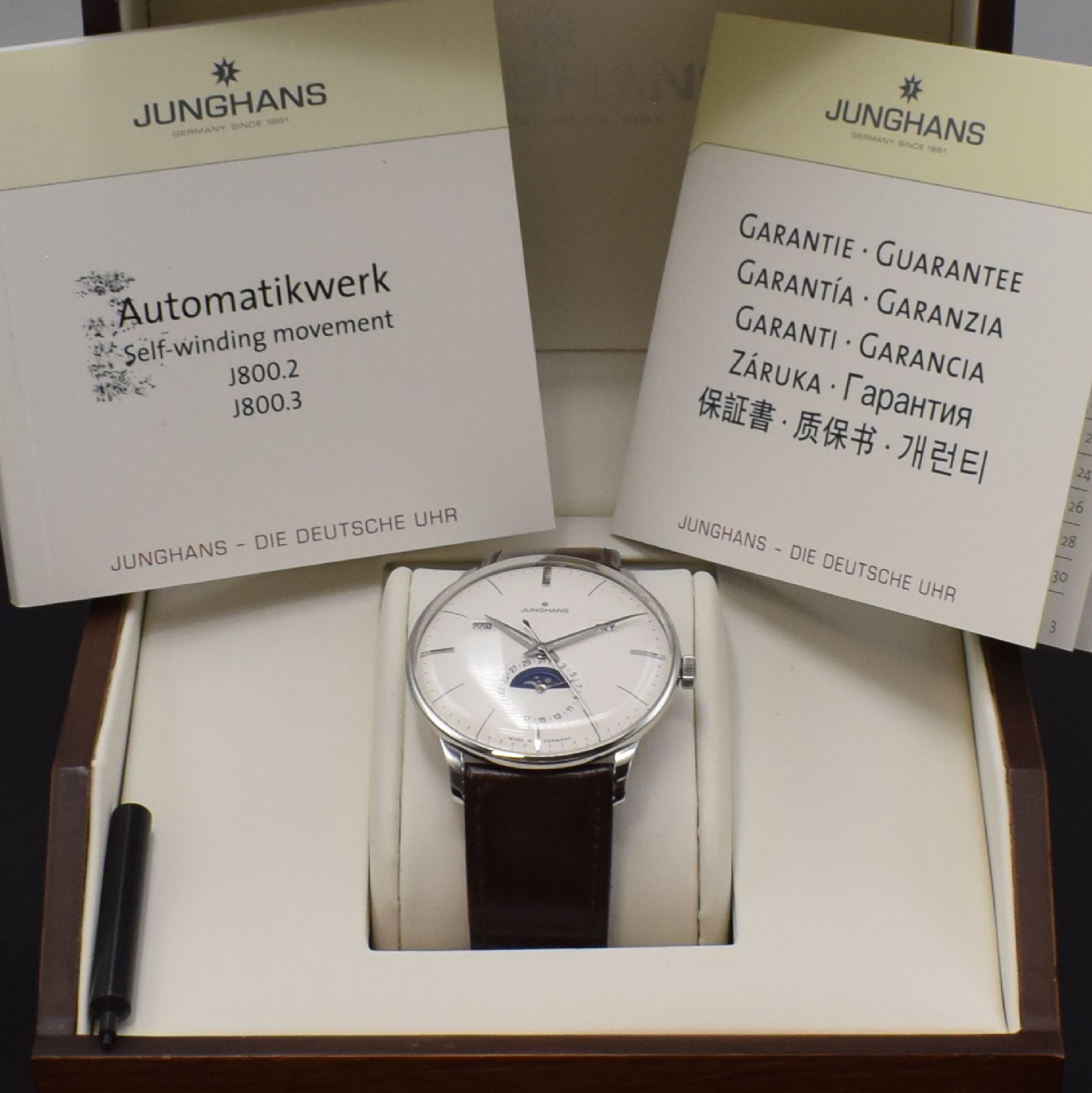 Detail f: JUNGHANS Meister Kalender Herrenarmbanduhr Referenz 027/4200, Automatik, beids. vergl. Edelstahlgeh. inkl. orig. Lederband m. orig. Dornschl., Boden ...