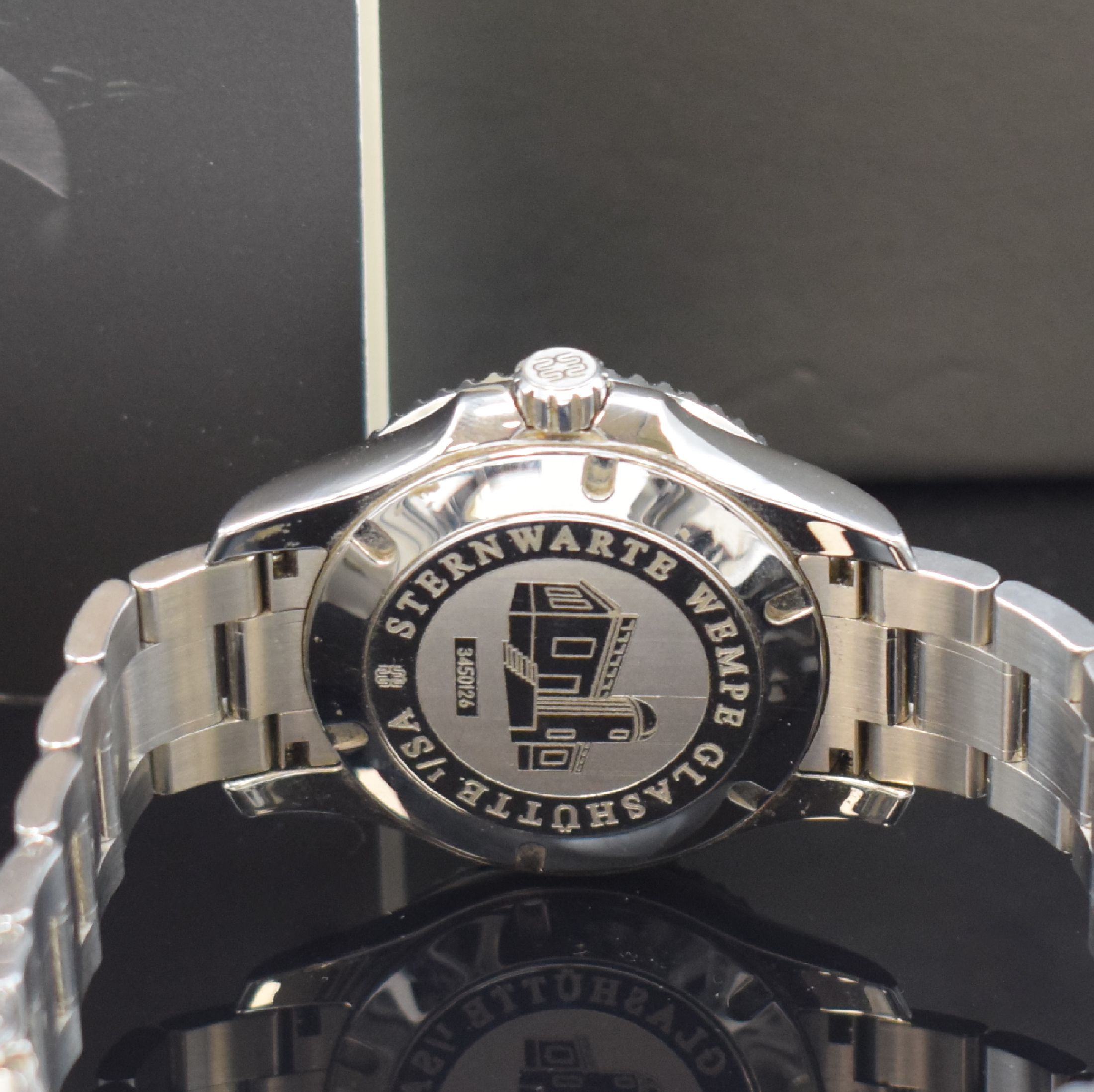 Detail d: WEMPE Zeitmeister Sport GMT Herrenarmbanduhr, Automatik, Deutschland um 2016, Chronometer in Edelstahl inkl. Gliederband m. Faltschl., Boden m. ...