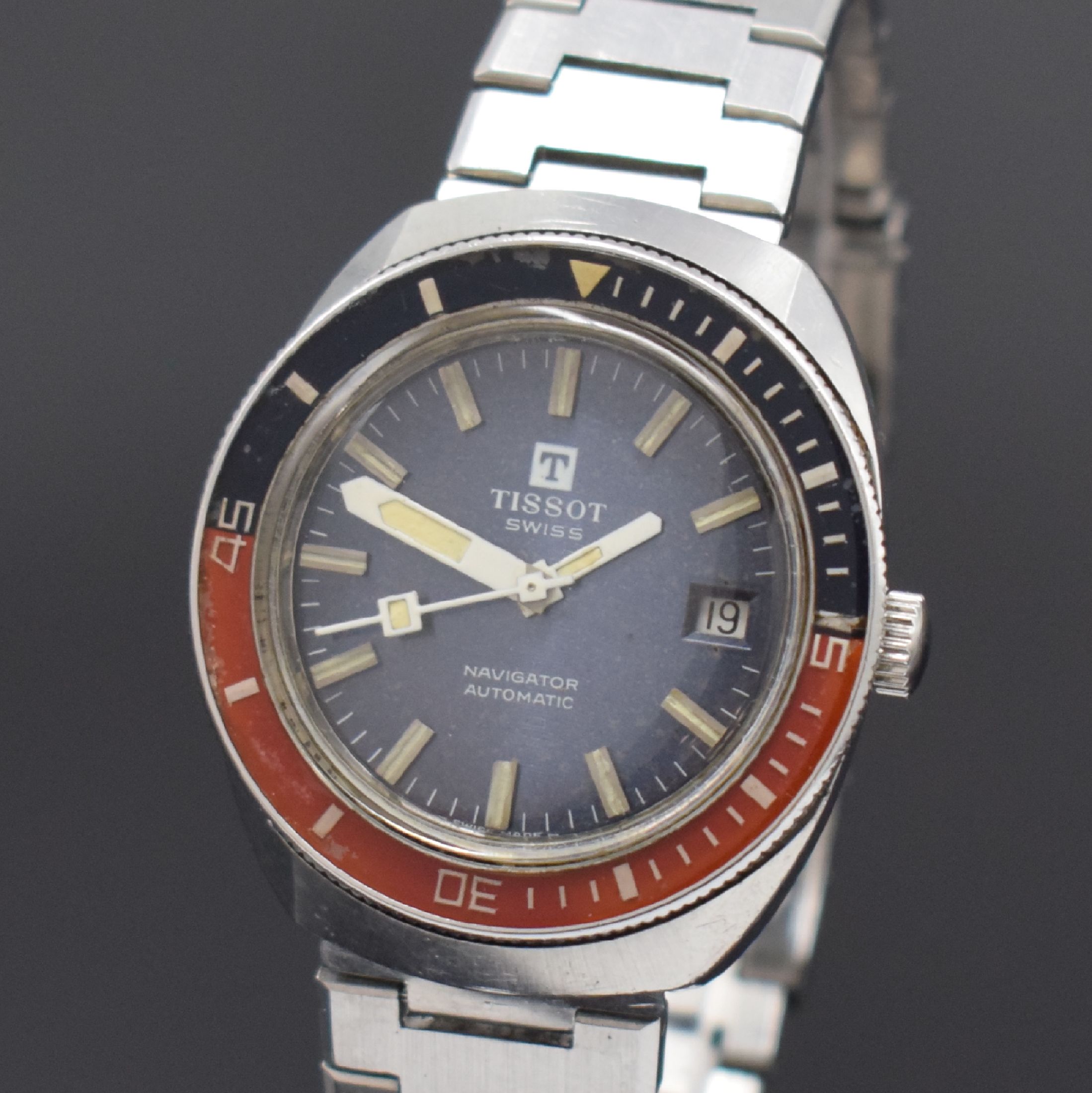 Detail a: TISSOT Navigator Herrenarmbanduhr, Schweiz um 1975, Automatik, Edelstahlgeh., Boden geschr., orig. Gliederband m. Faltschl., eins. drehb. Lünette, ...