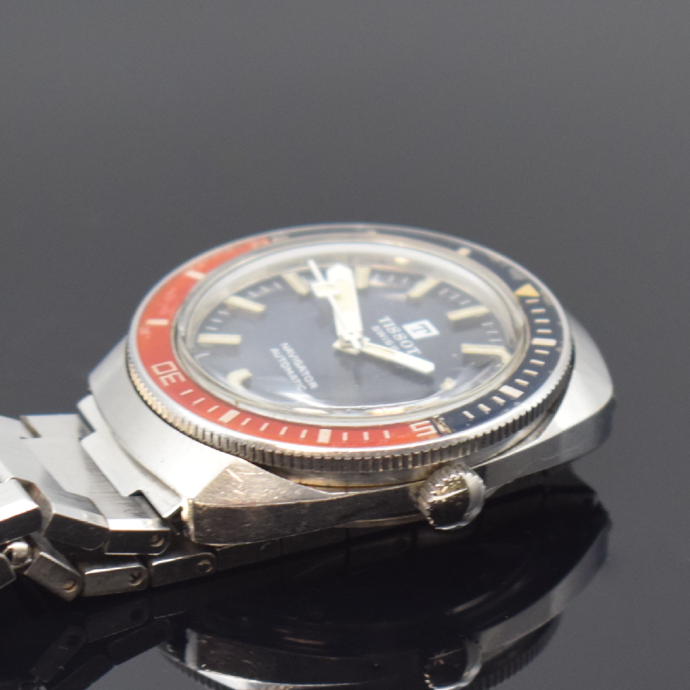 Detail c: TISSOT Navigator Herrenarmbanduhr, Schweiz um 1975, Automatik, Edelstahlgeh., Boden geschr., orig. Gliederband m. Faltschl., eins. drehb. Lünette, ...