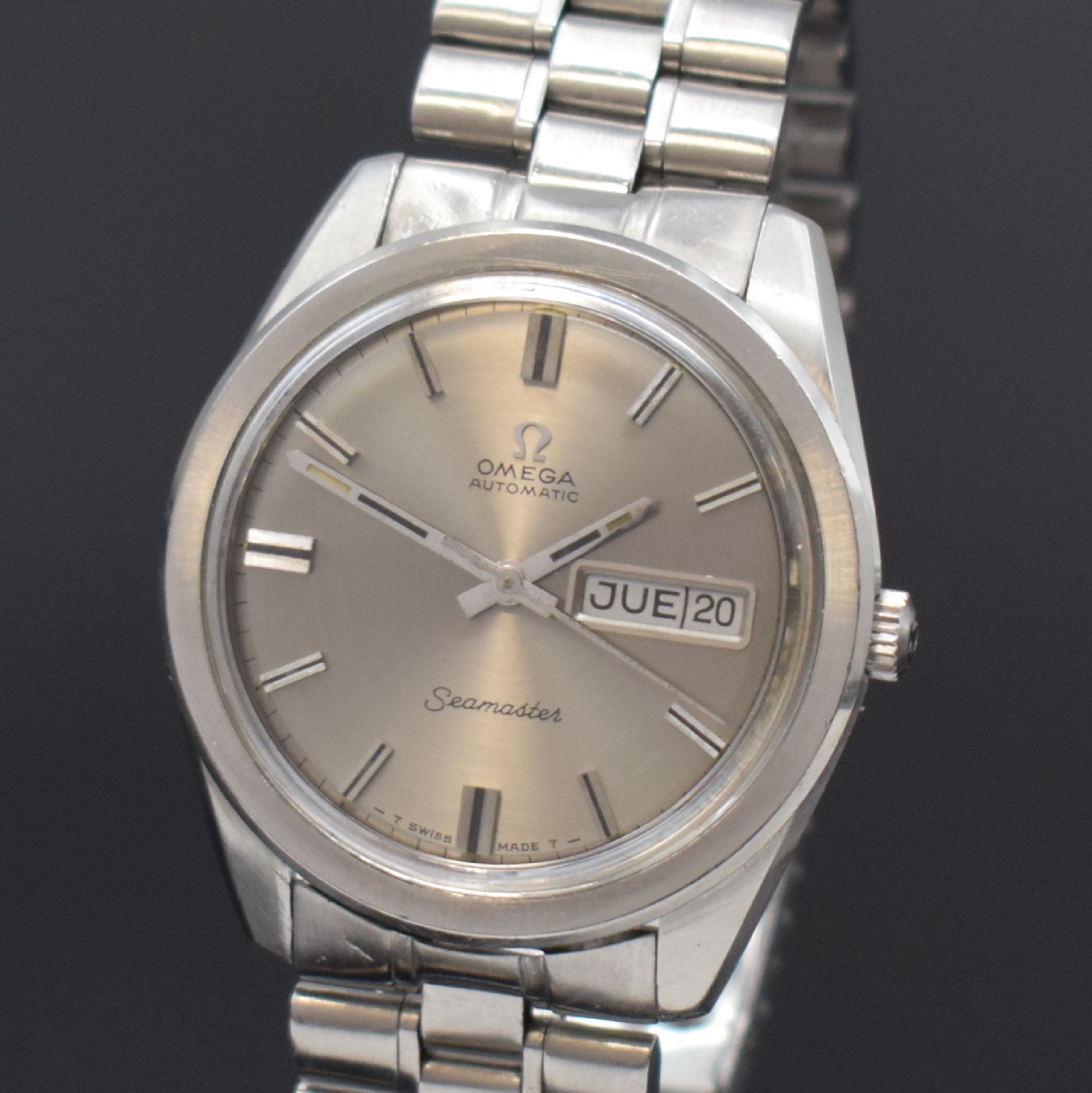 Detail a: OMEGA Seamaster Herrenarmbanduhr Ref. 166.032/168.023, Schweiz um 1969, Automatik, Stahlgeh., Boden geschr., Omega Stahlbd. m. Faltschl., silb. ...