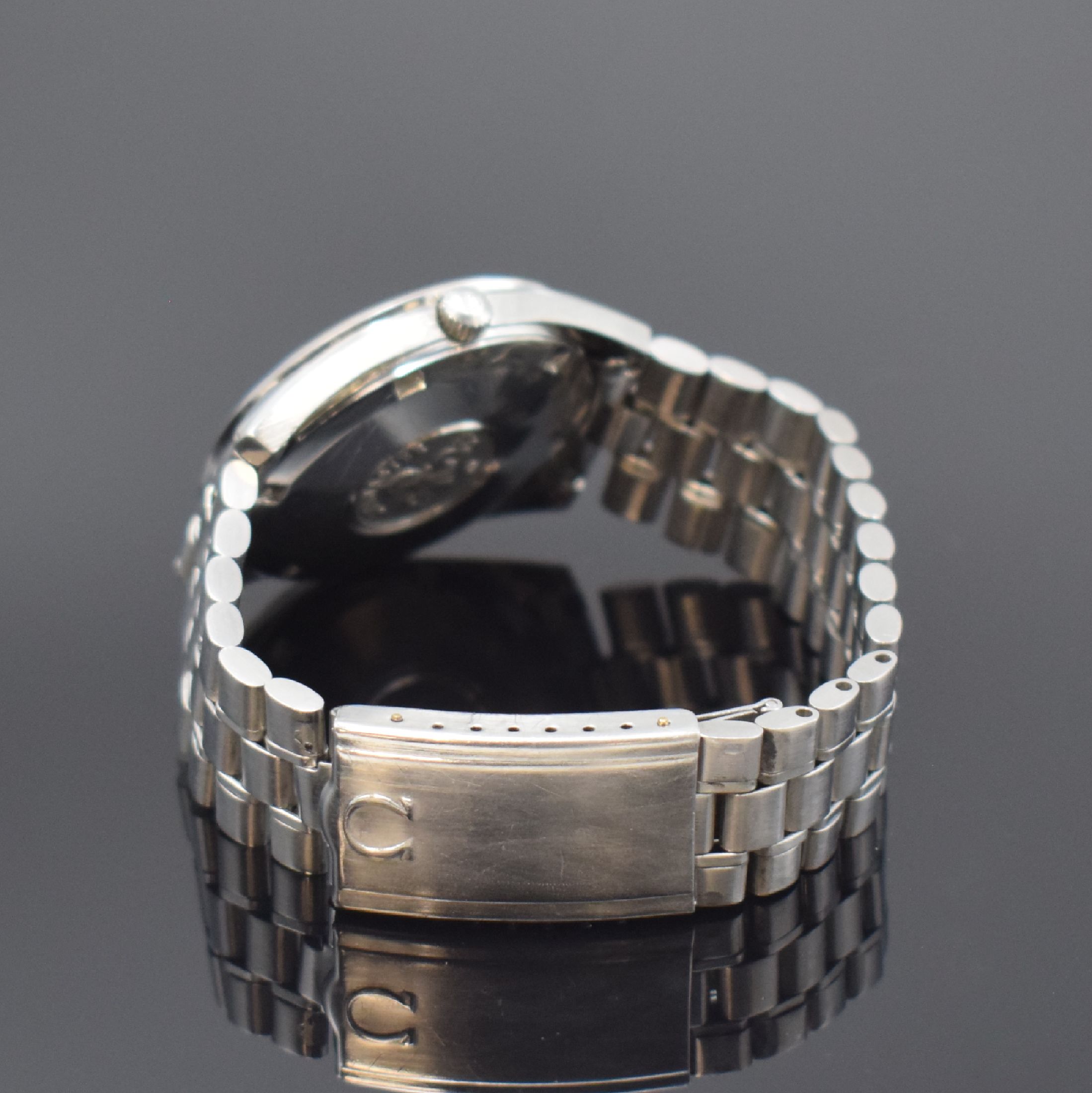 Detail b: OMEGA Seamaster Herrenarmbanduhr Ref. 166.032/168.023, Schweiz um 1969, Automatik, Stahlgeh., Boden geschr., Omega Stahlbd. m. Faltschl., silb. ...