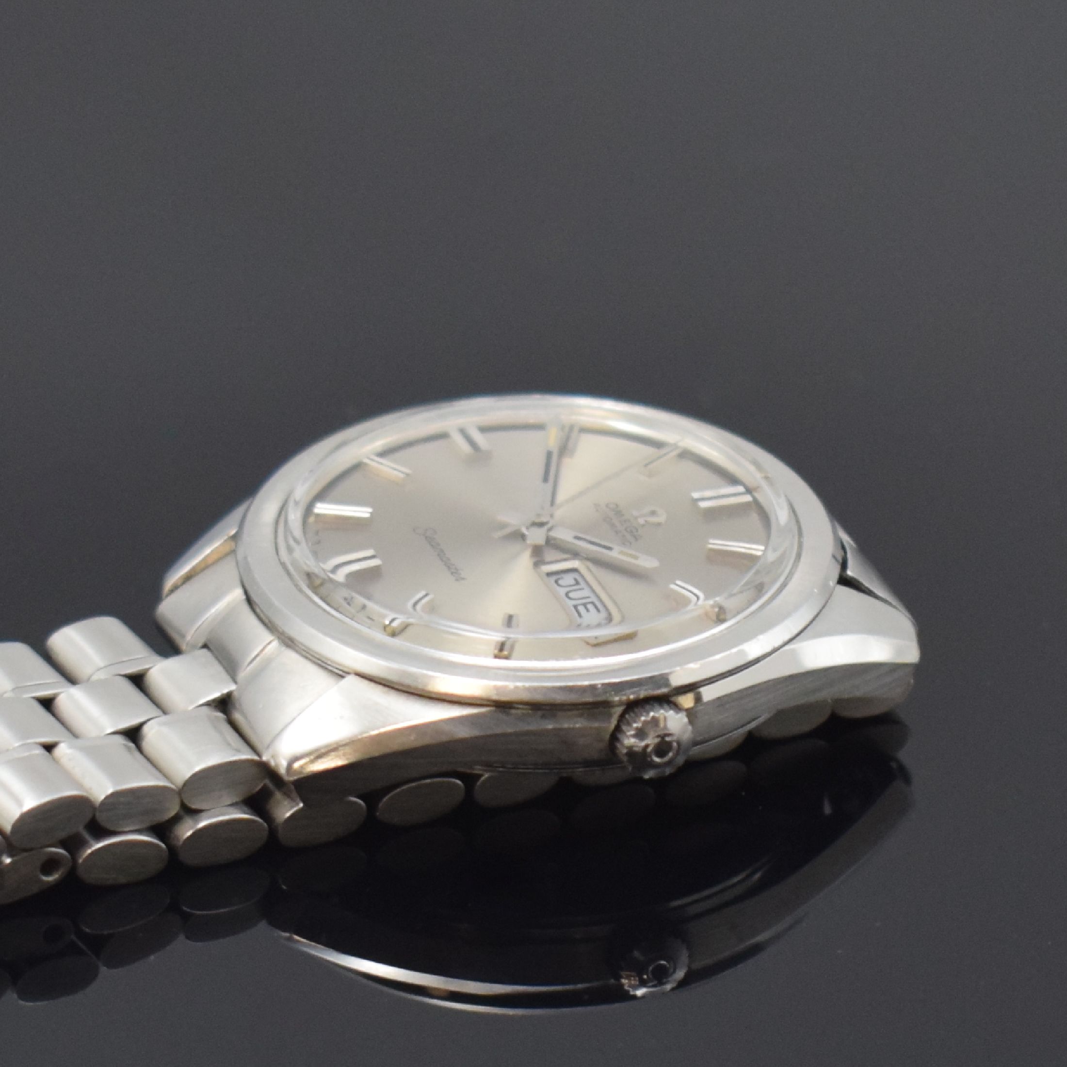 Detail c: OMEGA Seamaster Herrenarmbanduhr Ref. 166.032/168.023, Schweiz um 1969, Automatik, Stahlgeh., Boden geschr., Omega Stahlbd. m. Faltschl., silb. ...