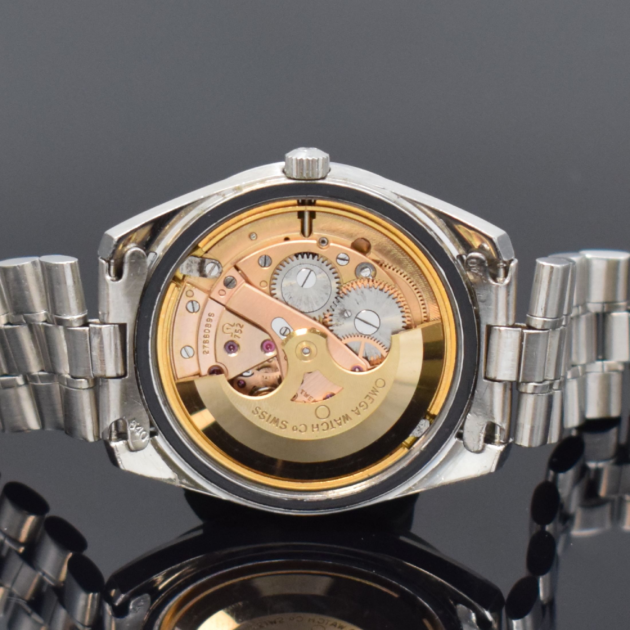 Detail e: OMEGA Seamaster Herrenarmbanduhr Ref. 166.032/168.023, Schweiz um 1969, Automatik, Stahlgeh., Boden geschr., Omega Stahlbd. m. Faltschl., silb. ...