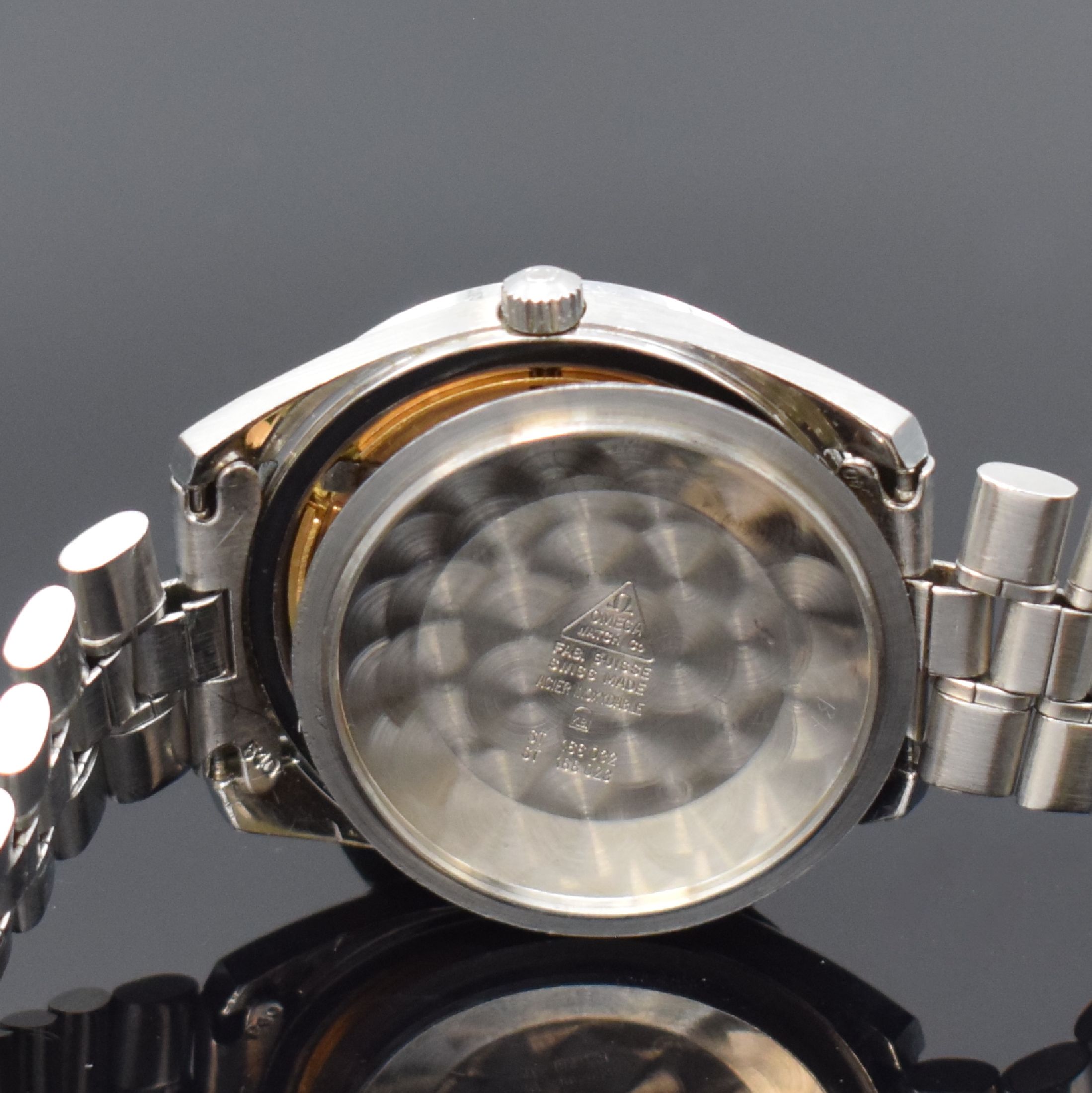 Detail g: OMEGA Seamaster Herrenarmbanduhr Ref. 166.032/168.023, Schweiz um 1969, Automatik, Stahlgeh., Boden geschr., Omega Stahlbd. m. Faltschl., silb. ...