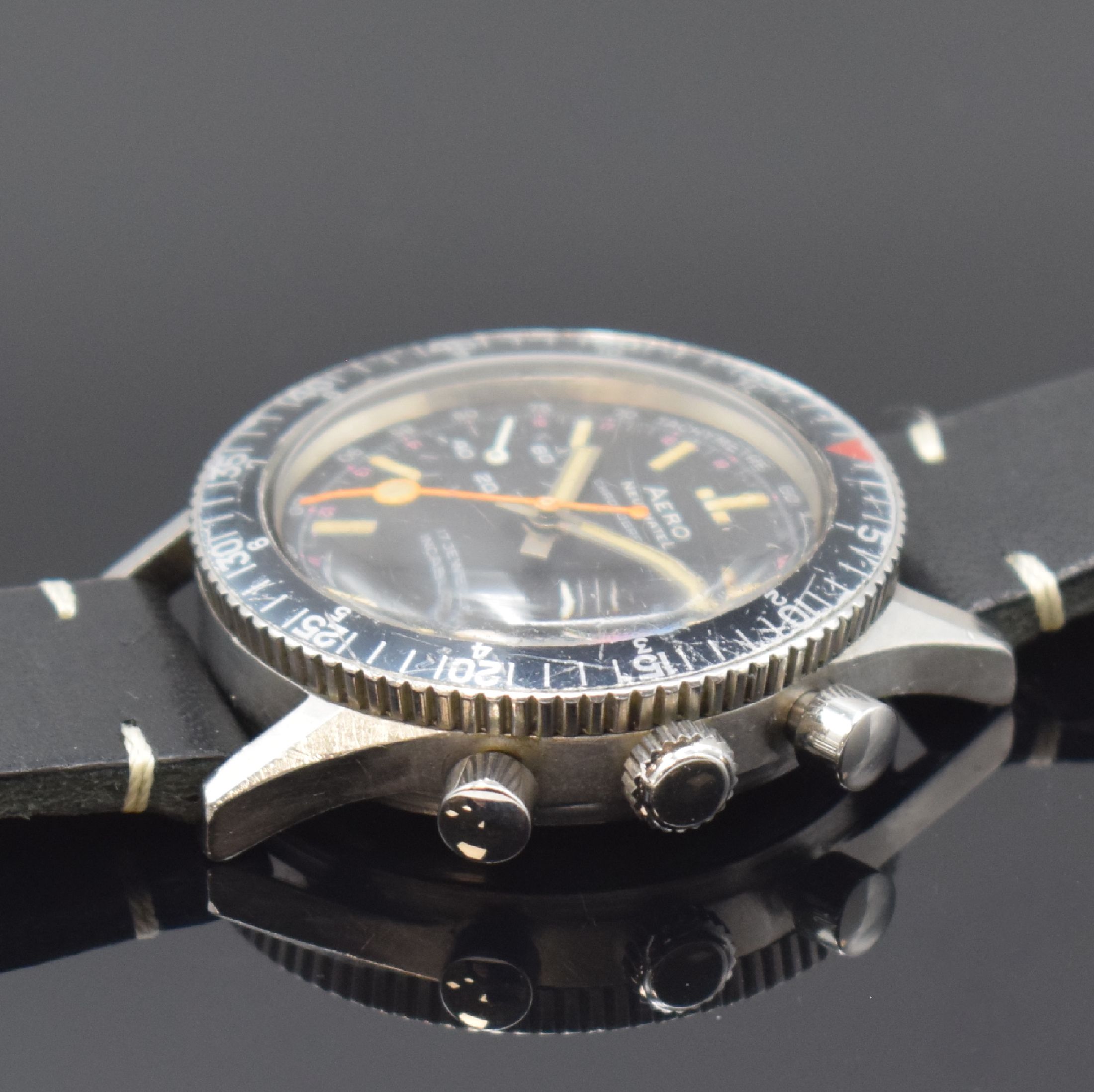 Detail b: AERO Neuchatel Herrenarmbanduhr mit Chronograph, Schweiz um 1970, Handaufzug, 2 -teil. Geh. in Stahl, Boden verschr., beids. drehb. Lünette, ...