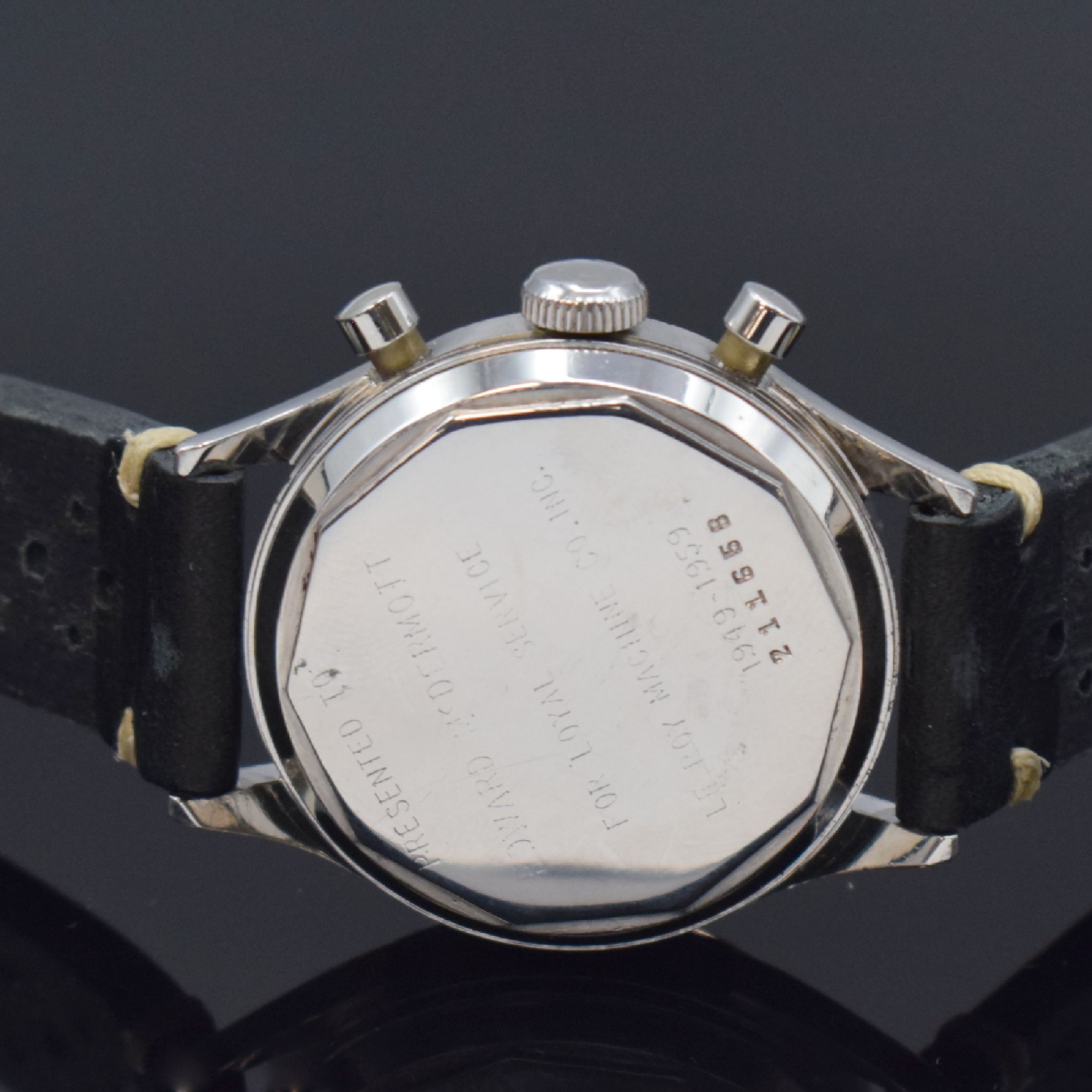 Detail c: LeCoultre Herrenarmbanduhr mit Chronograph Kaliber Valjoux 72 in Stahl, Schweiz um 1959, Handaufzug, 2-teil. Geh., Boden m. Widmung verschr., silb. ...