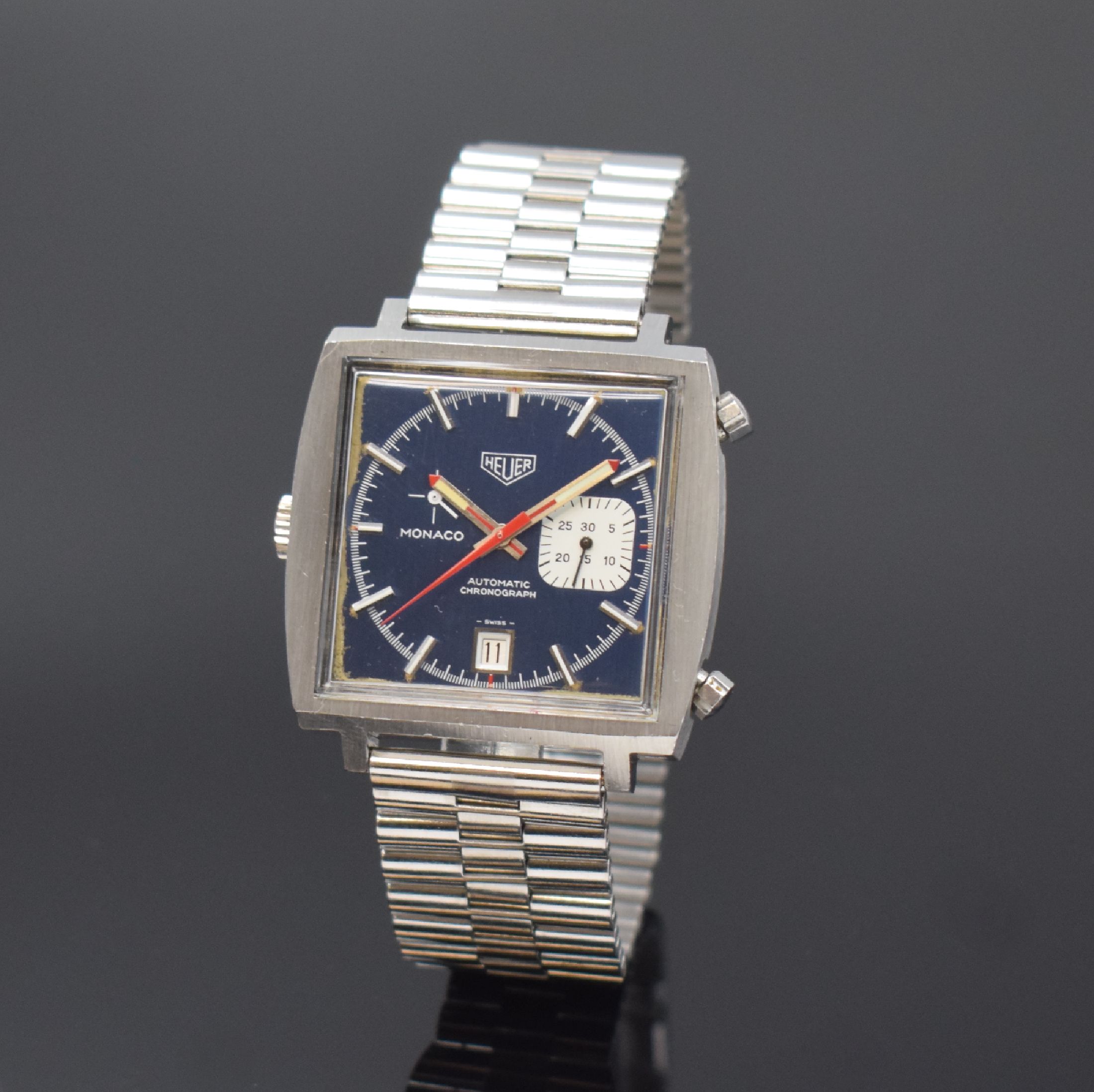 HEUER Monaco Herrenarmbanduhr mit Chronograph Kaliber 15 in Stahl, Schweiz um 1970, Automatik, 2-teil. Monocoque-Geh., orig. Stahlband, blaues ...