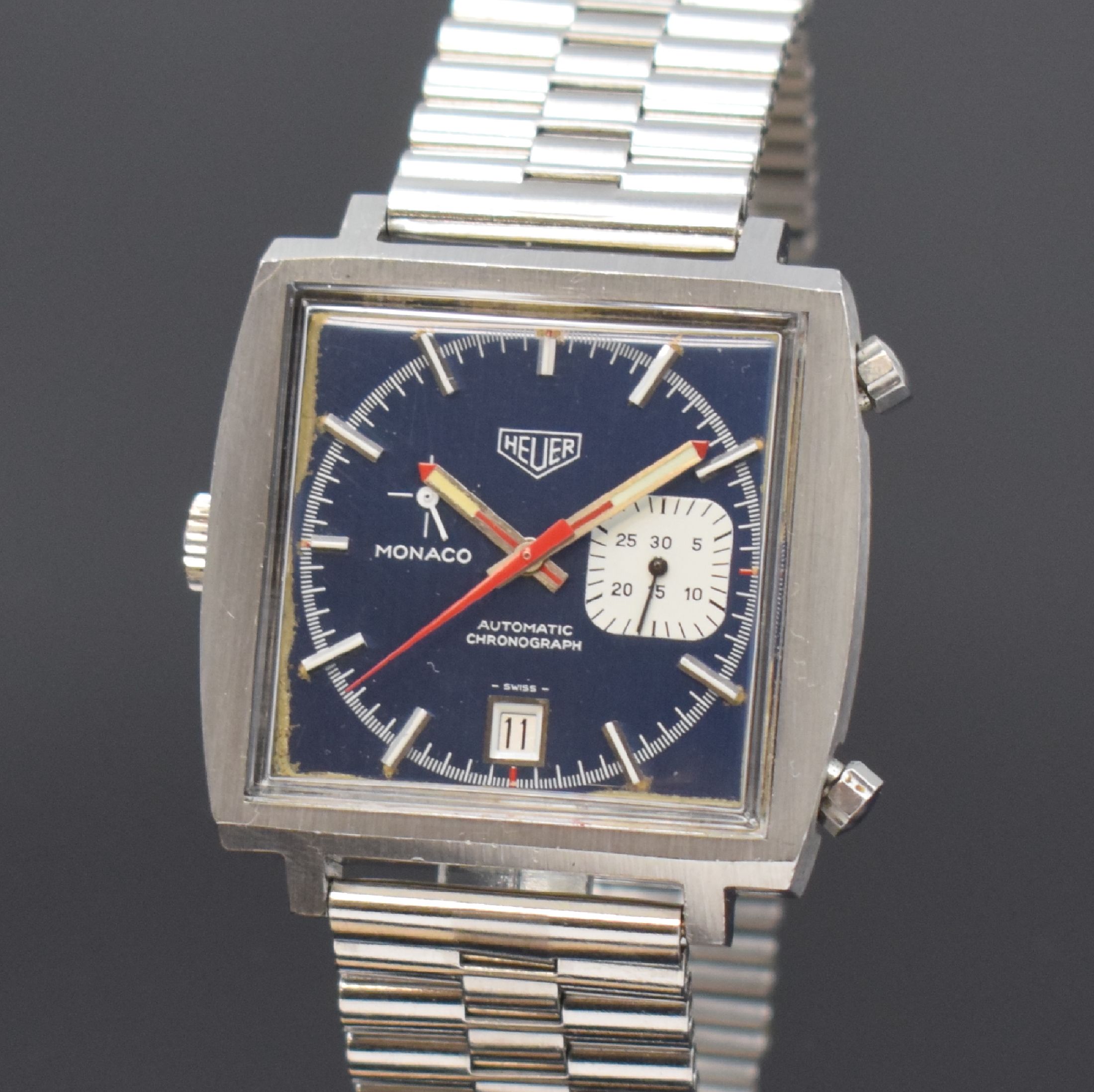 Detail a: HEUER Monaco Herrenarmbanduhr mit Chronograph Kaliber 15 in Stahl, Schweiz um 1970, Automatik, 2-teil. Monocoque-Geh., orig. Stahlband, blaues ...