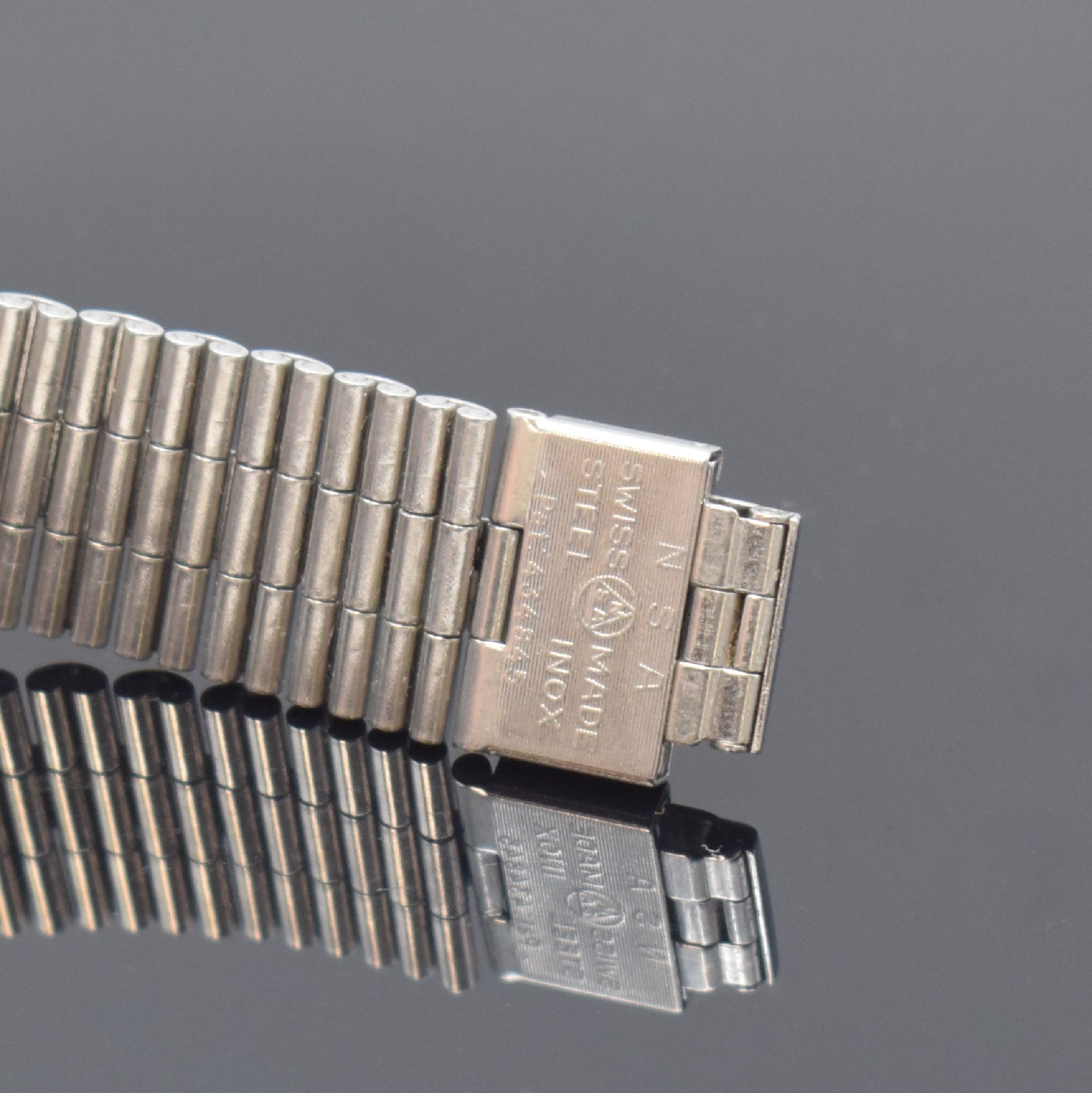Detail c: HEUER Monaco Herrenarmbanduhr mit Chronograph Kaliber 15 in Stahl, Schweiz um 1970, Automatik, 2-teil. Monocoque-Geh., orig. Stahlband, blaues ...