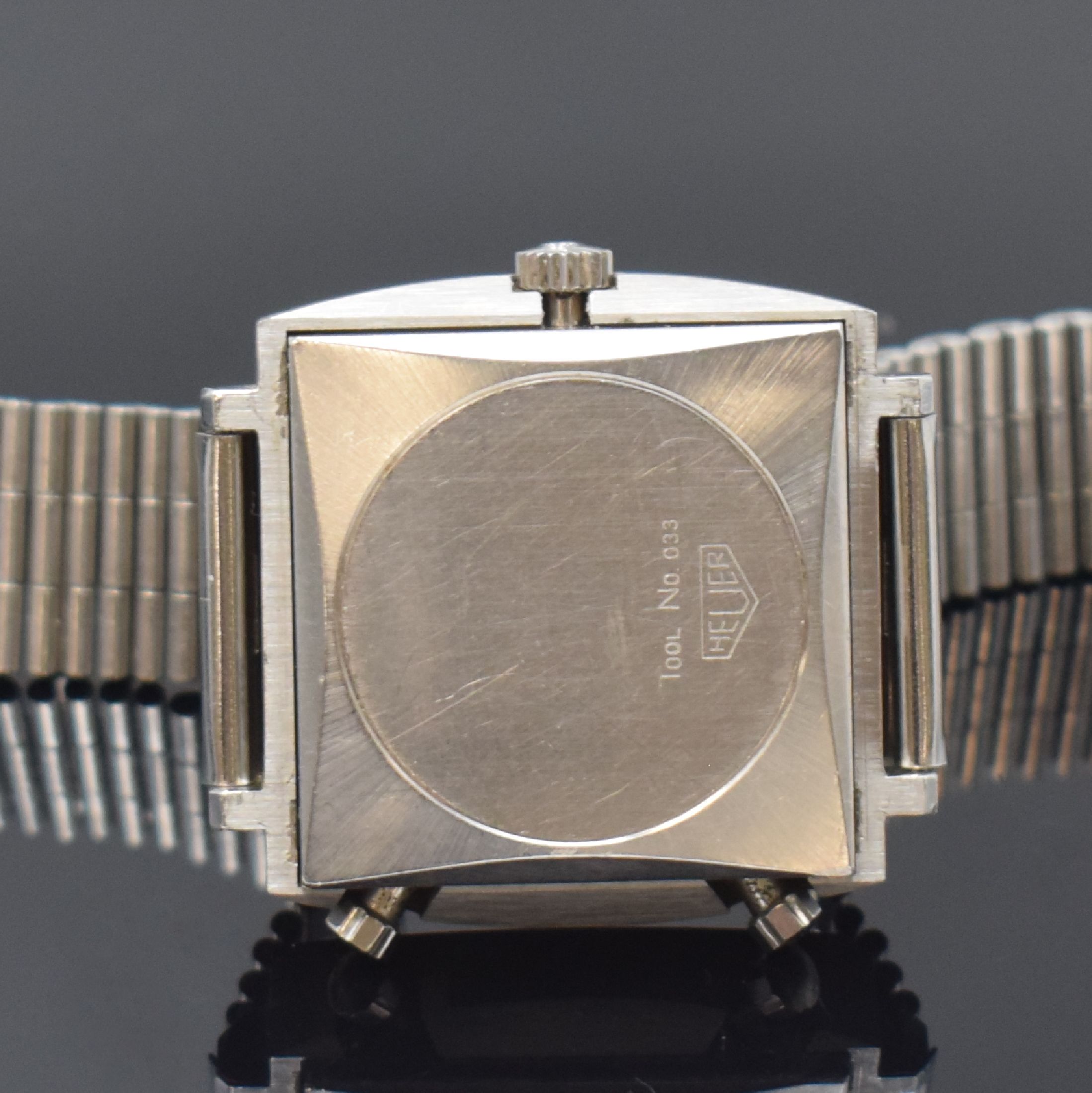 Detail e: HEUER Monaco Herrenarmbanduhr mit Chronograph Kaliber 15 in Stahl, Schweiz um 1970, Automatik, 2-teil. Monocoque-Geh., orig. Stahlband, blaues ...
