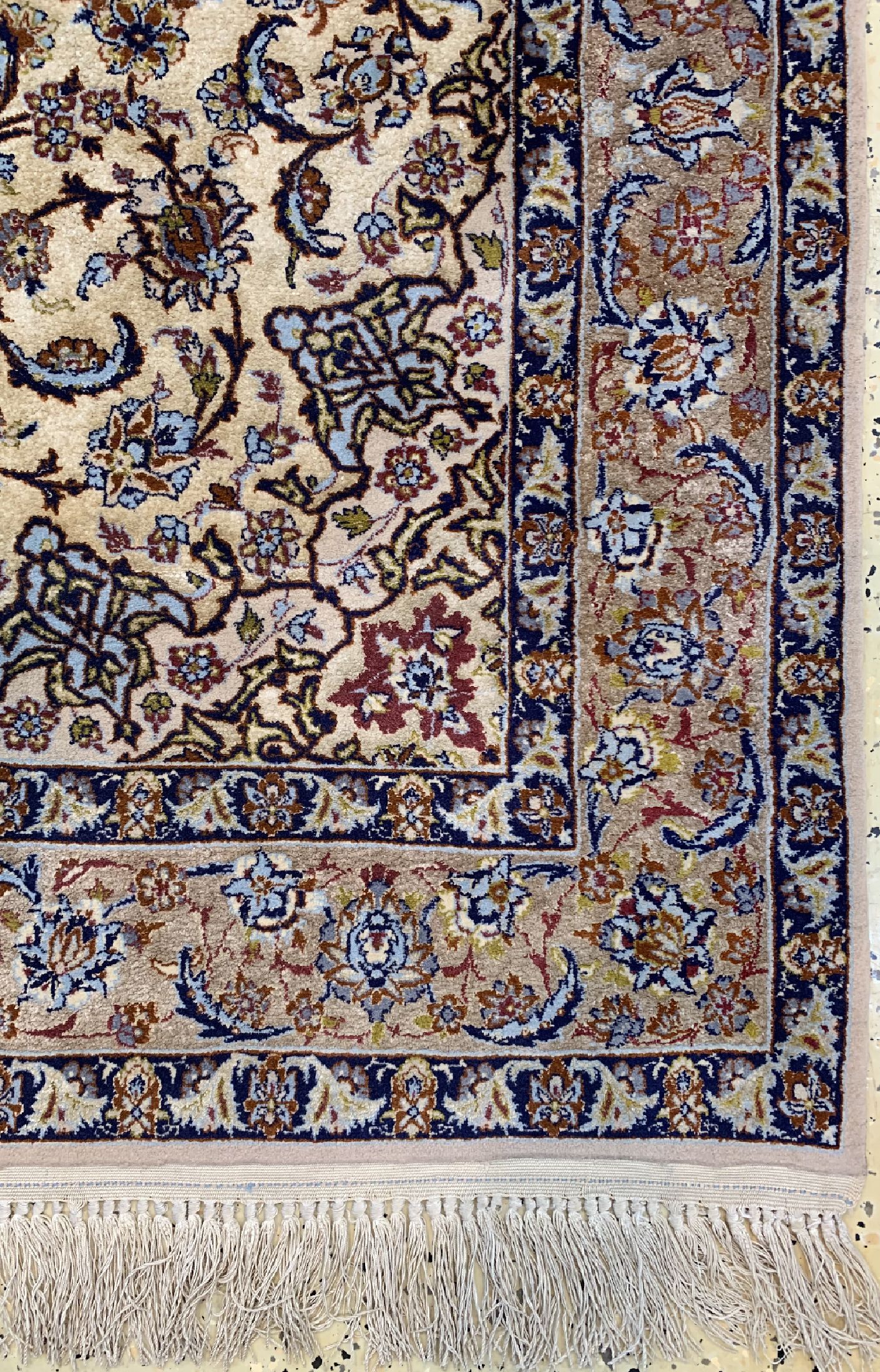 Detail a: Esfahan fein"Seidengrund", Persien, ca. 60 Jahre, Korkwolle mit und auf Seide, ca. 165 x 110 cm, ca. 1,0 Mio. Kn/qm, EHZ: 2
