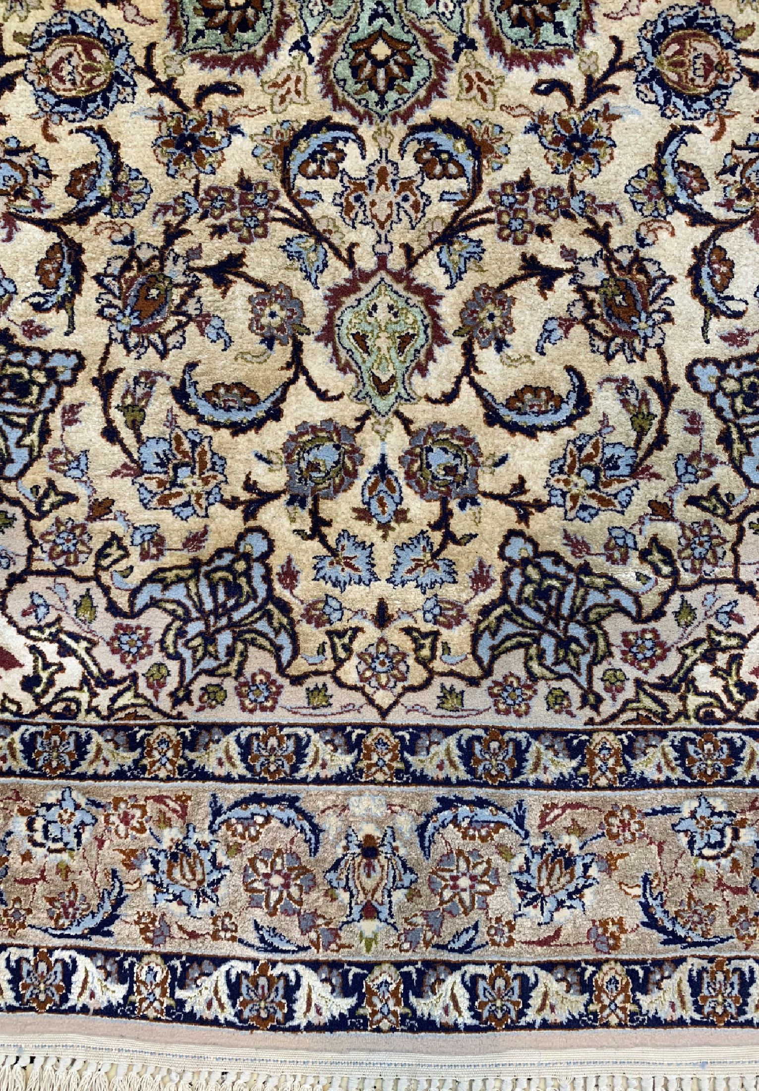 Detail b: Esfahan fein"Seidengrund", Persien, ca. 60 Jahre, Korkwolle mit und auf Seide, ca. 165 x 110 cm, ca. 1,0 Mio. Kn/qm, EHZ: 2
