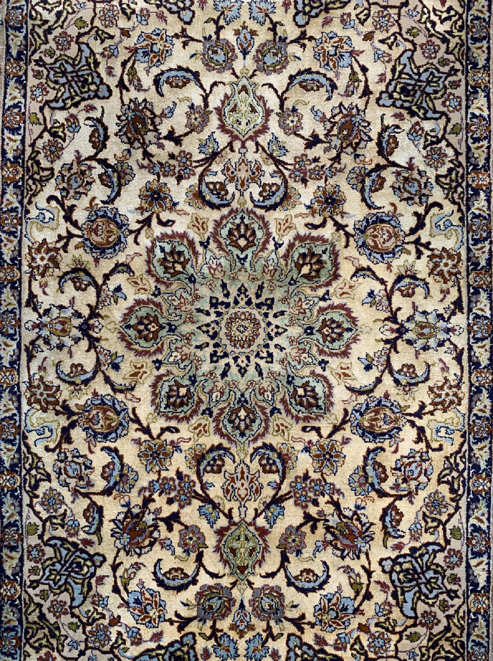 Detail c: Esfahan fein"Seidengrund", Persien, ca. 60 Jahre, Korkwolle mit und auf Seide, ca. 165 x 110 cm, ca. 1,0 Mio. Kn/qm, EHZ: 2
