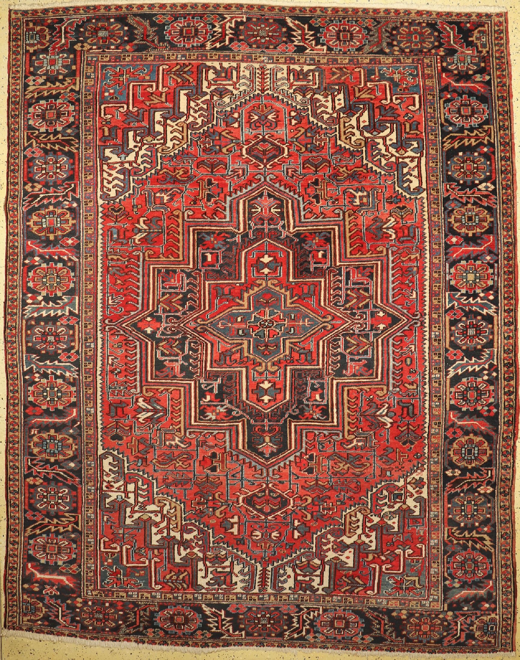 Heriz alt, Persien, um 1950, Wolle auf Baumwolle, ca. 330 x 265 cm, EHZ: 2-3