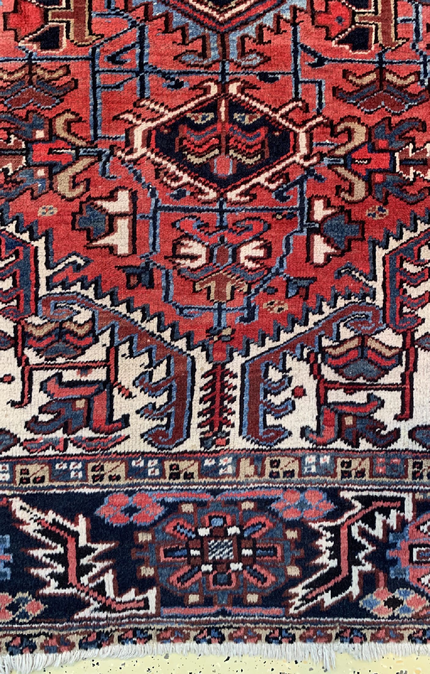 Detail b: Heriz alt, Persien, um 1950, Wolle auf Baumwolle, ca. 330 x 265 cm, EHZ: 2-3