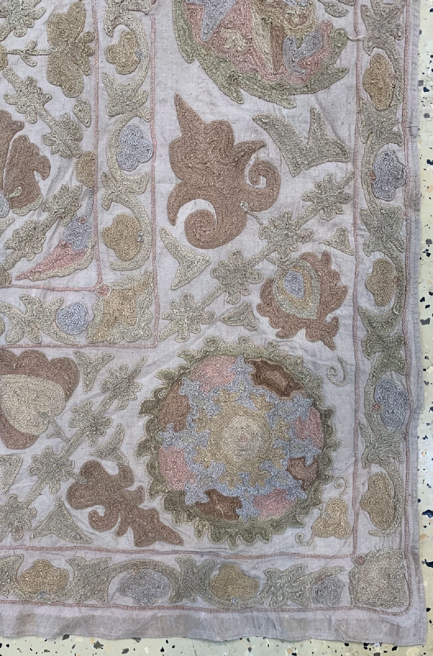 Detail a: Buchara Susani, Turkmenistan, ca. 50 Jahre,Baumwoll-Stickerei, ca. 150 x 95 cm, EHZ: 1-2
