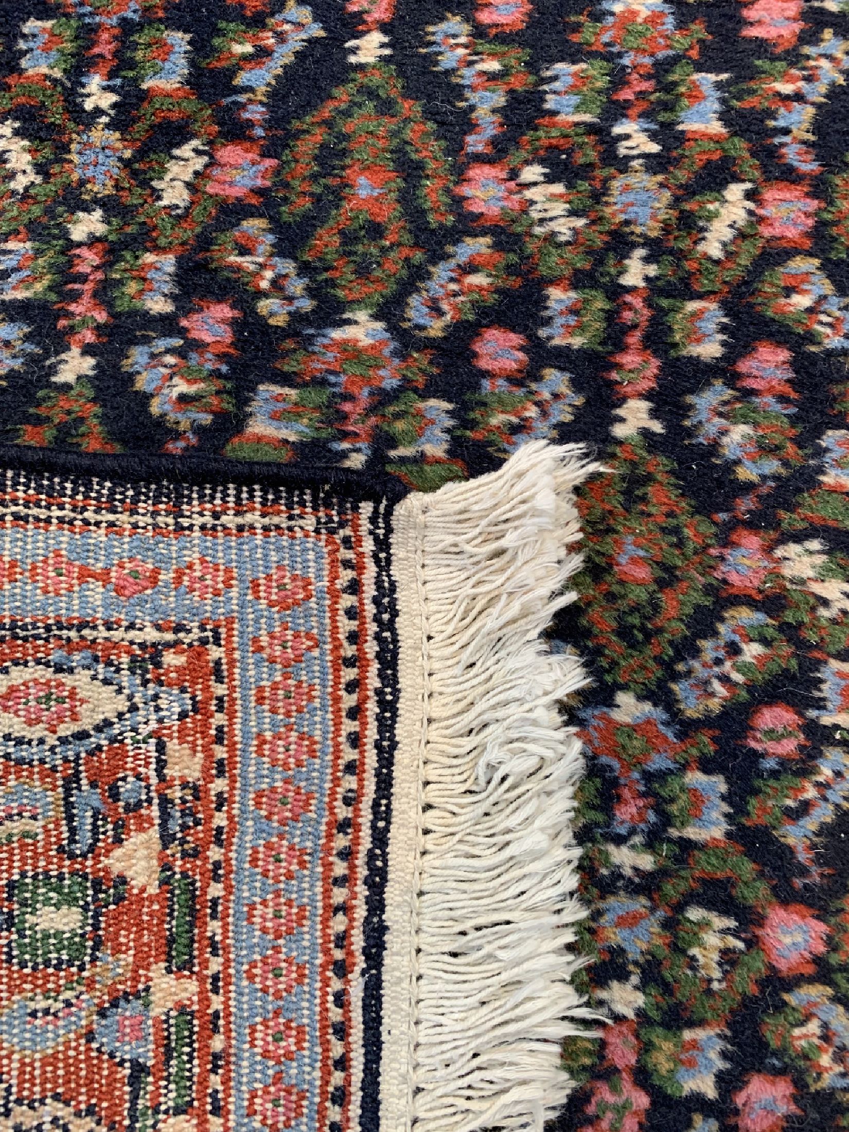Detail c: Senneh alt, Persien, ca. 60 Jahre, Wolle auf Baumwolle, ca. 298 x 82 cm, EHZ: 1-2