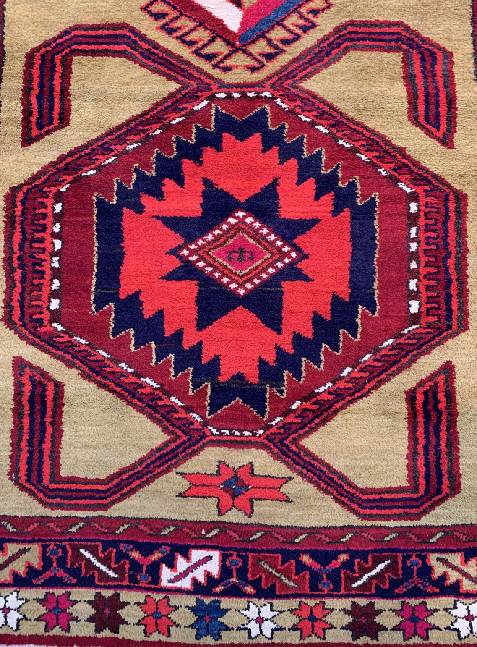 Detail c: Meschgin alt, Persien, ca. 60 Jahre, Wolle auf Baumwolle, ca. 390 x 135 cm, EHZ: 2