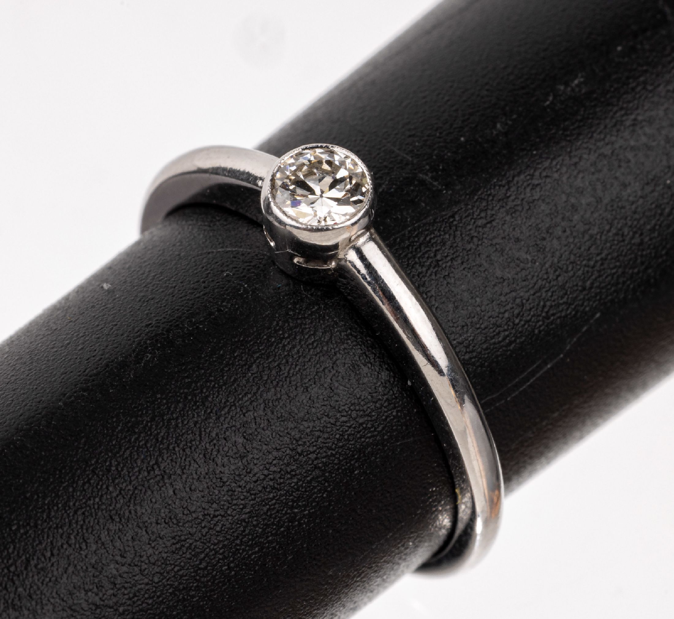 Detail a: 14 kt Gold Brillant-Ring, WG 585/000, Brillant ca. 0.25 ct Weiß/vs, ca. 2.0 g, RW 54