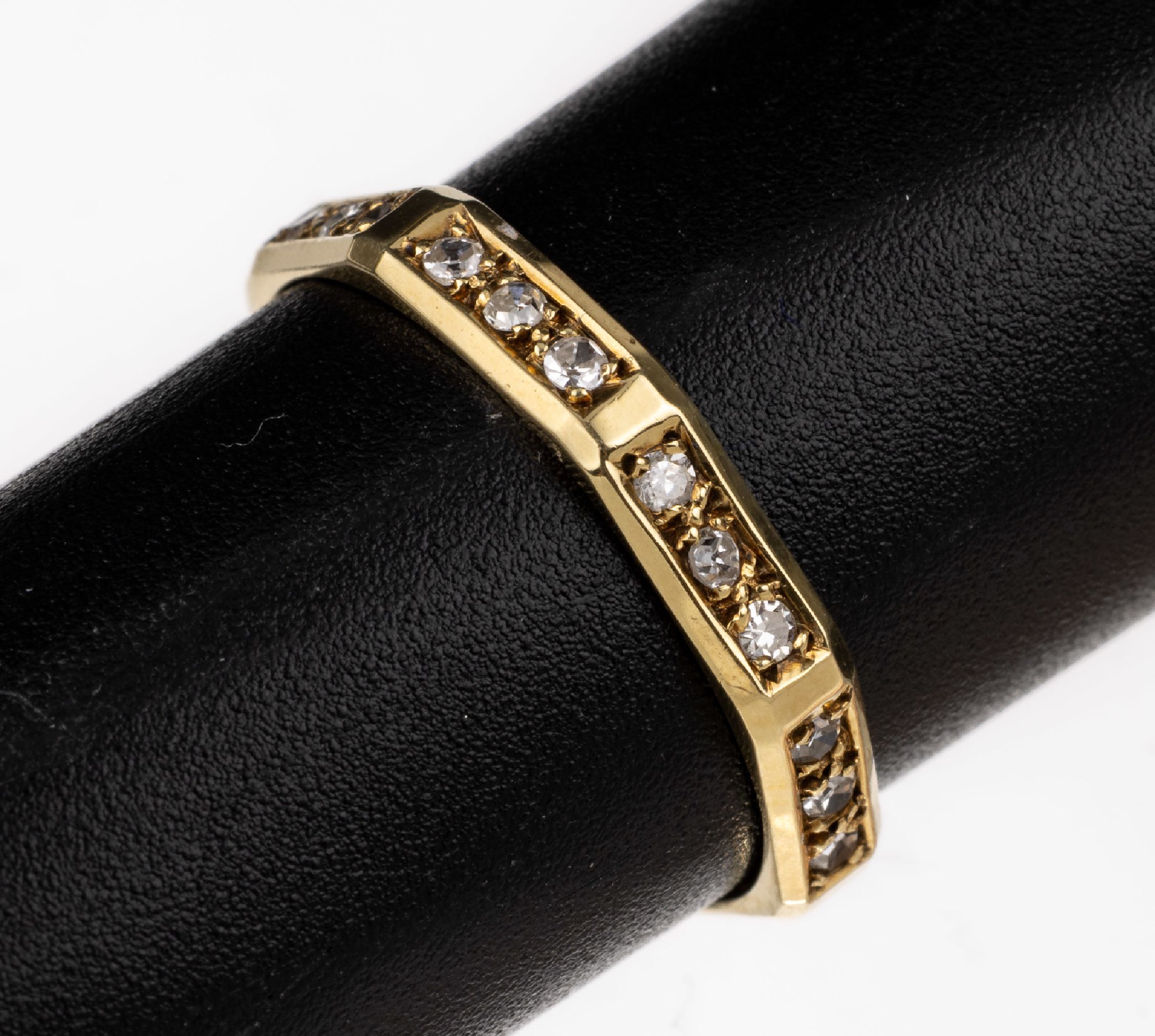 14 kt Gold Diamant-Memoryring, GG 585/000, 8/8-Diamanten zus. ca. 0.30 ct Weiß/si, eckigeRingschiene, ca. 1.9 g, RW 54