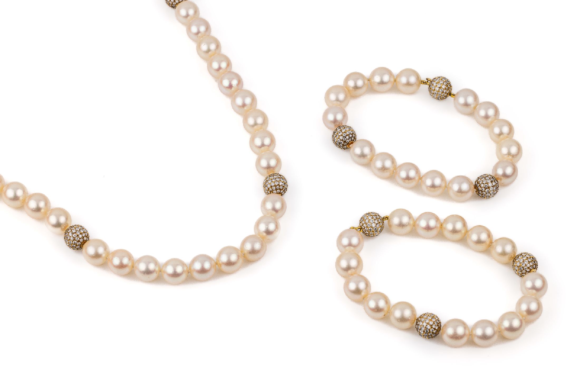21.6 kt Gold Akoyazuchtperl-Schmuck-Set, GG900/000, best. aus: Collier und 2 Armbänder, cremefarb. Perlen, D. ca. 9-11 mm, nat. Merkmale, ...