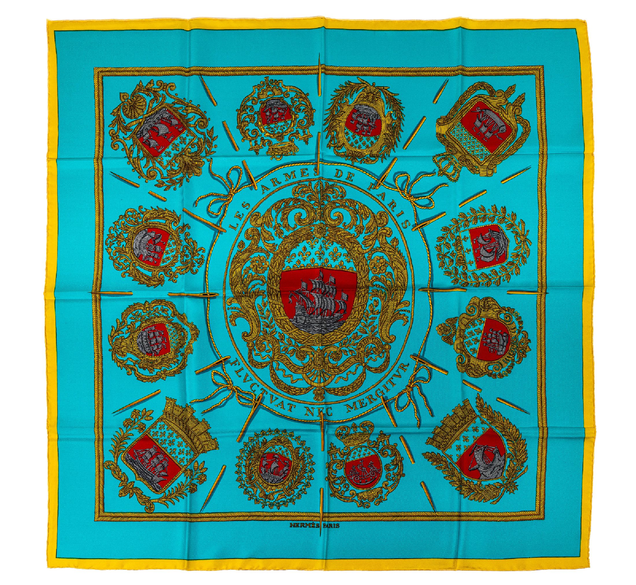 Hermes Karree, "Le Armes de Paris", Grund hellblau, goldfarbene Embleme, z.T. mit Schiffen und Nadeln, Umrandung in Gelb, ca. 90x 90 cm, ...