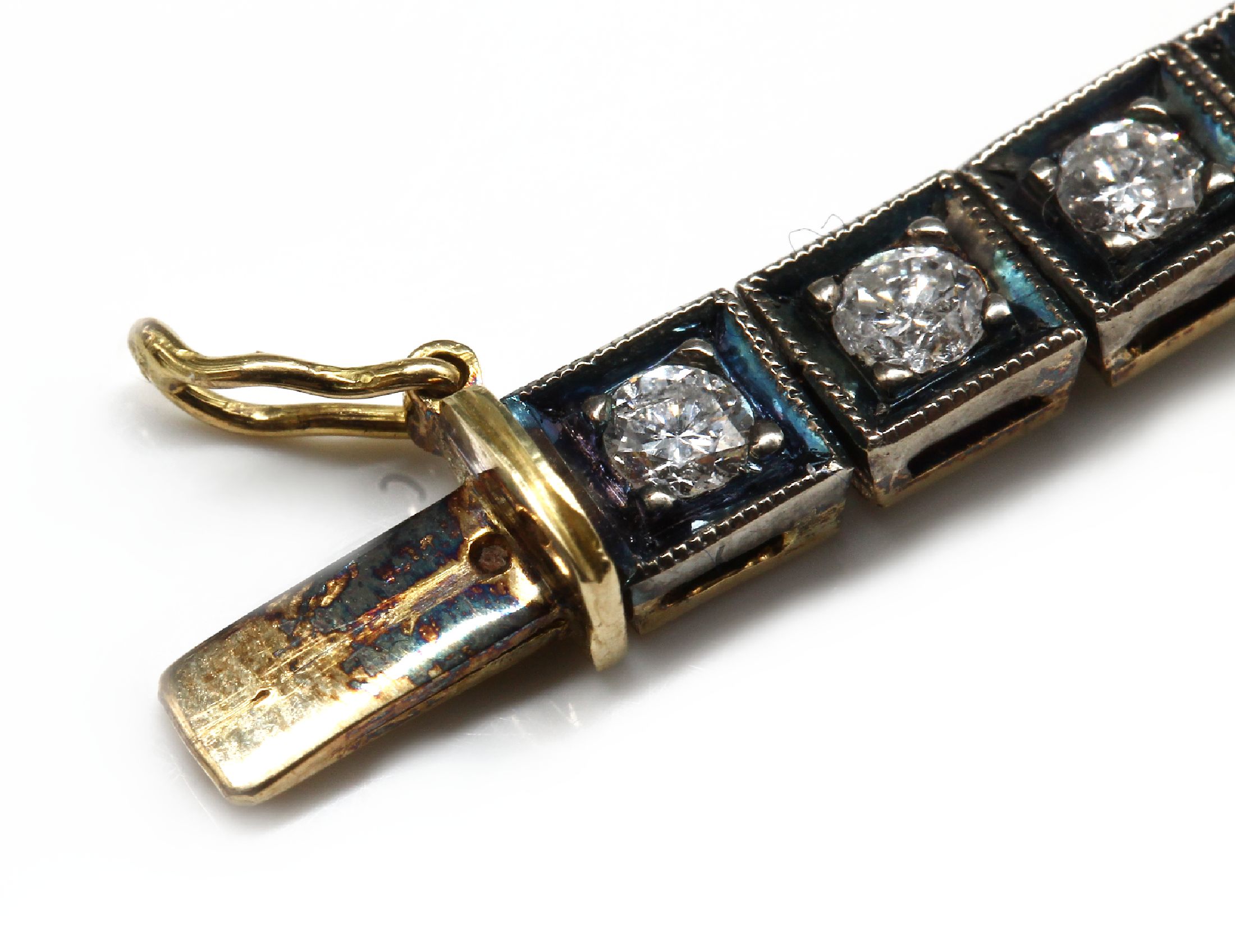 Detail a: 18 kt Gold Brillant-Linienarmband, GG/WG 750/000, gepr., geschwärzt, 40 Brillanten zus.ca. 2.00 ct Weiß-l.get.Weiß/si-p, L. ca. 19 cm, ca. 14.0 ...