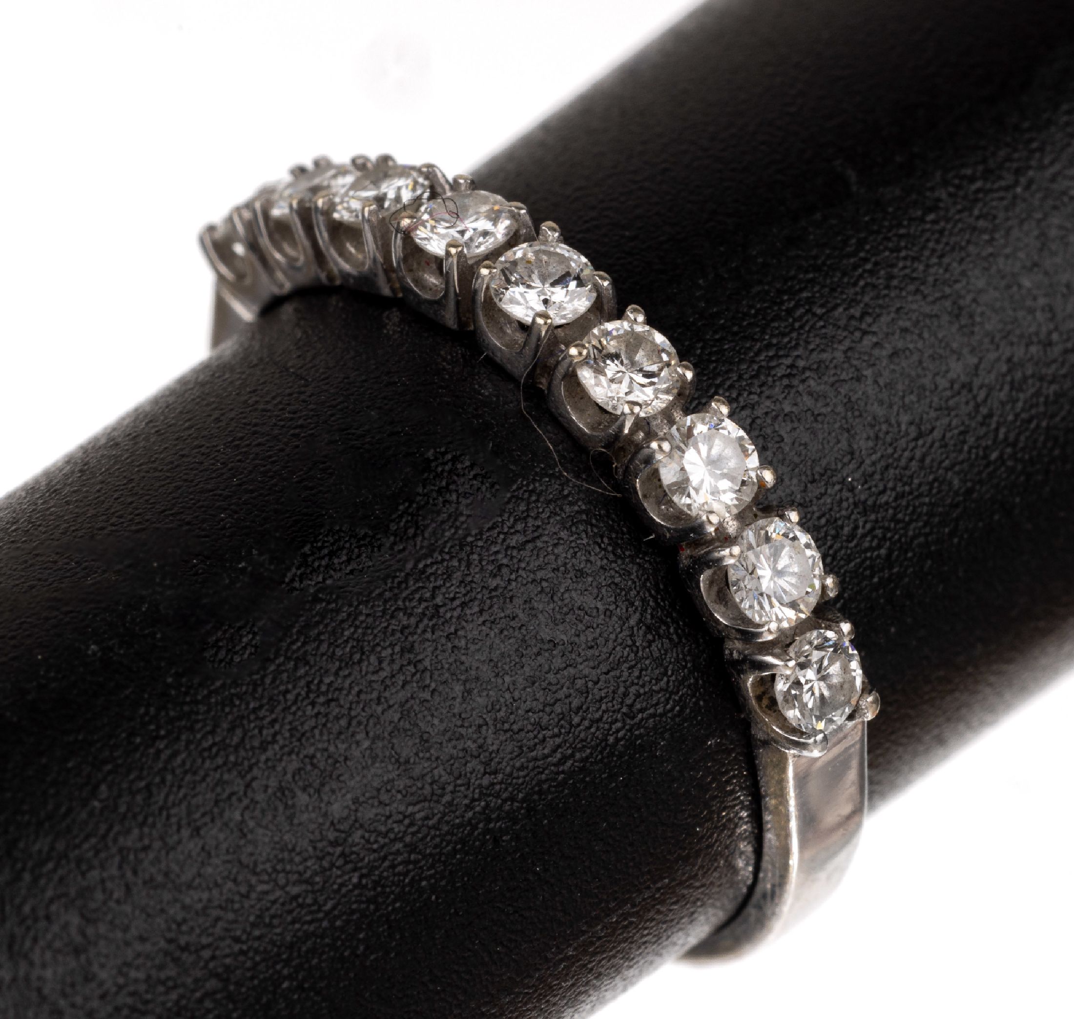 14 kt Gold Brillant-Ring, WG 585/000, 9 Brillanten zus. ca. 0.45 ct Weiß/vs, ca. 1.7 g, RW 54