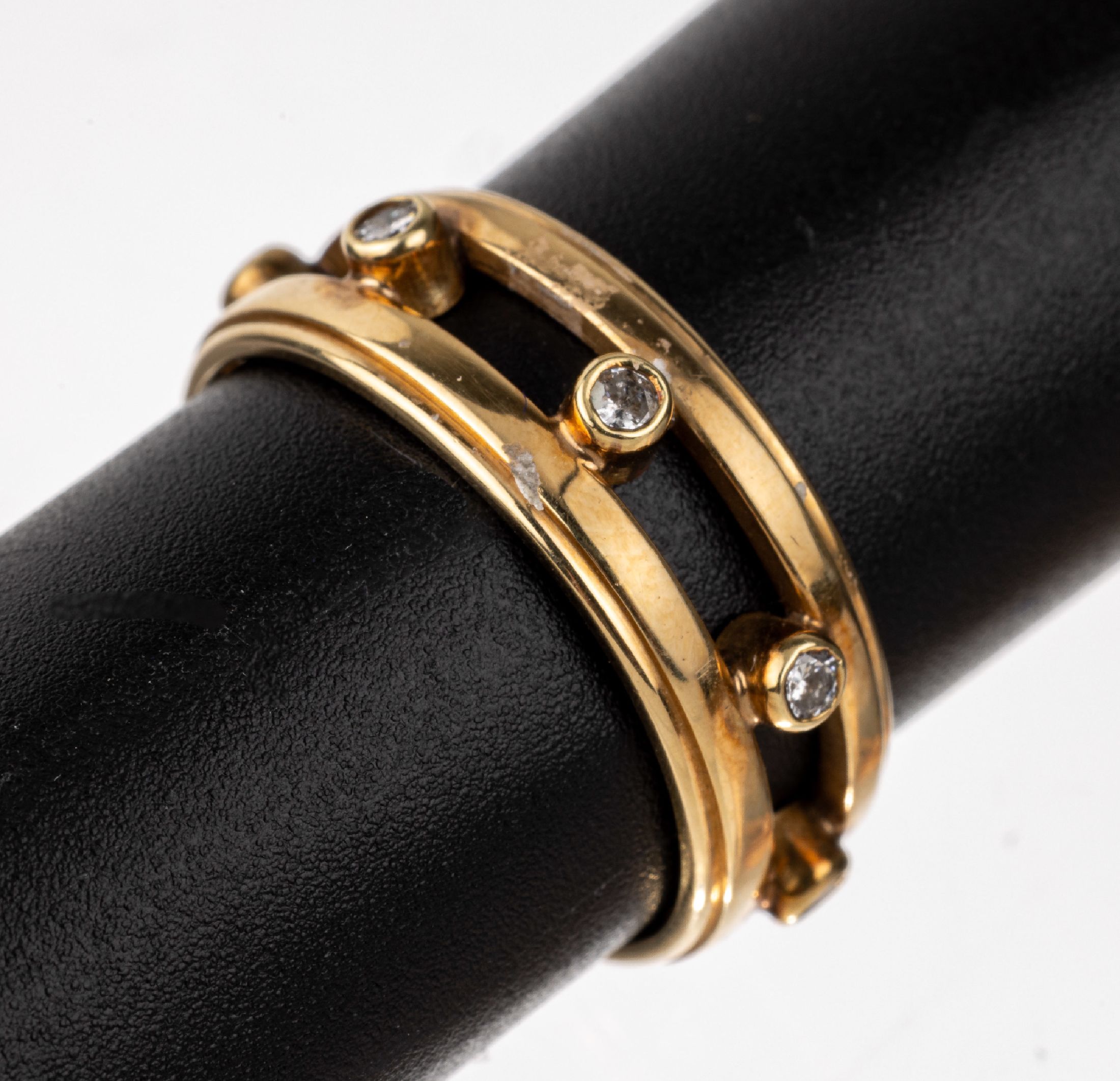 14 kt Gold Brillant-Ring, GG 585/000, 8 Brillanten zus. ca. 0.20 ct feines Weiß- Weiß/lr-vs, ca. 5.7 g, RW 57