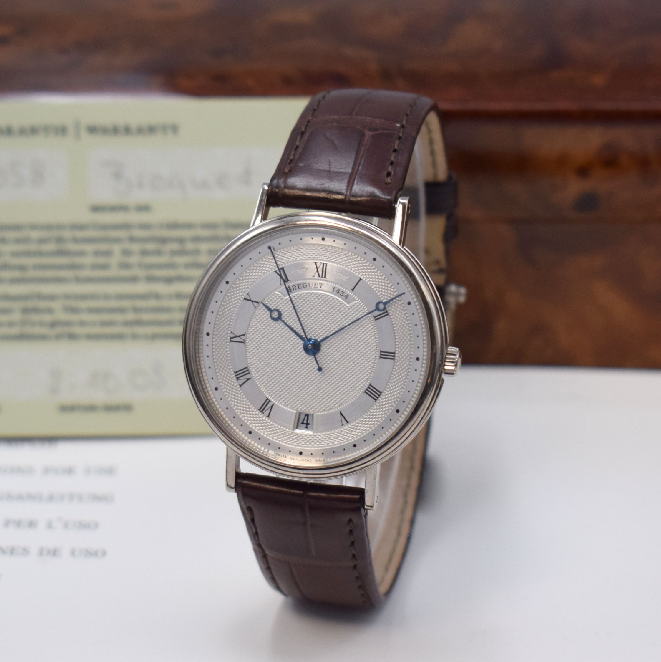BREGUET Classique feine Armbanduhr Referenz 5930 in WG 750/000, Automatik, Schweiz um 2008, 3-teil. Geh., Boden und Glasrand aufgedr., Münzrand, ...