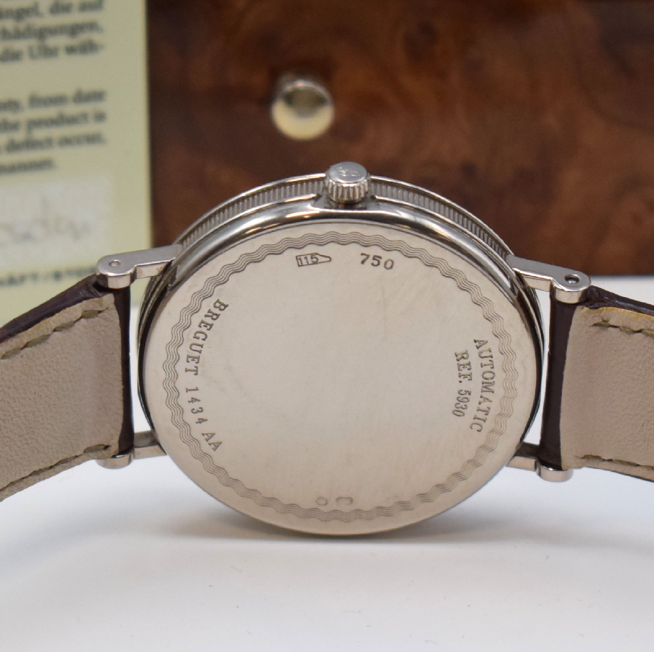 Detail c: BREGUET Classique feine Armbanduhr Referenz 5930 in WG 750/000, Automatik, Schweiz um 2008, 3-teil. Geh., Boden und Glasrand aufgedr., Münzrand, ...