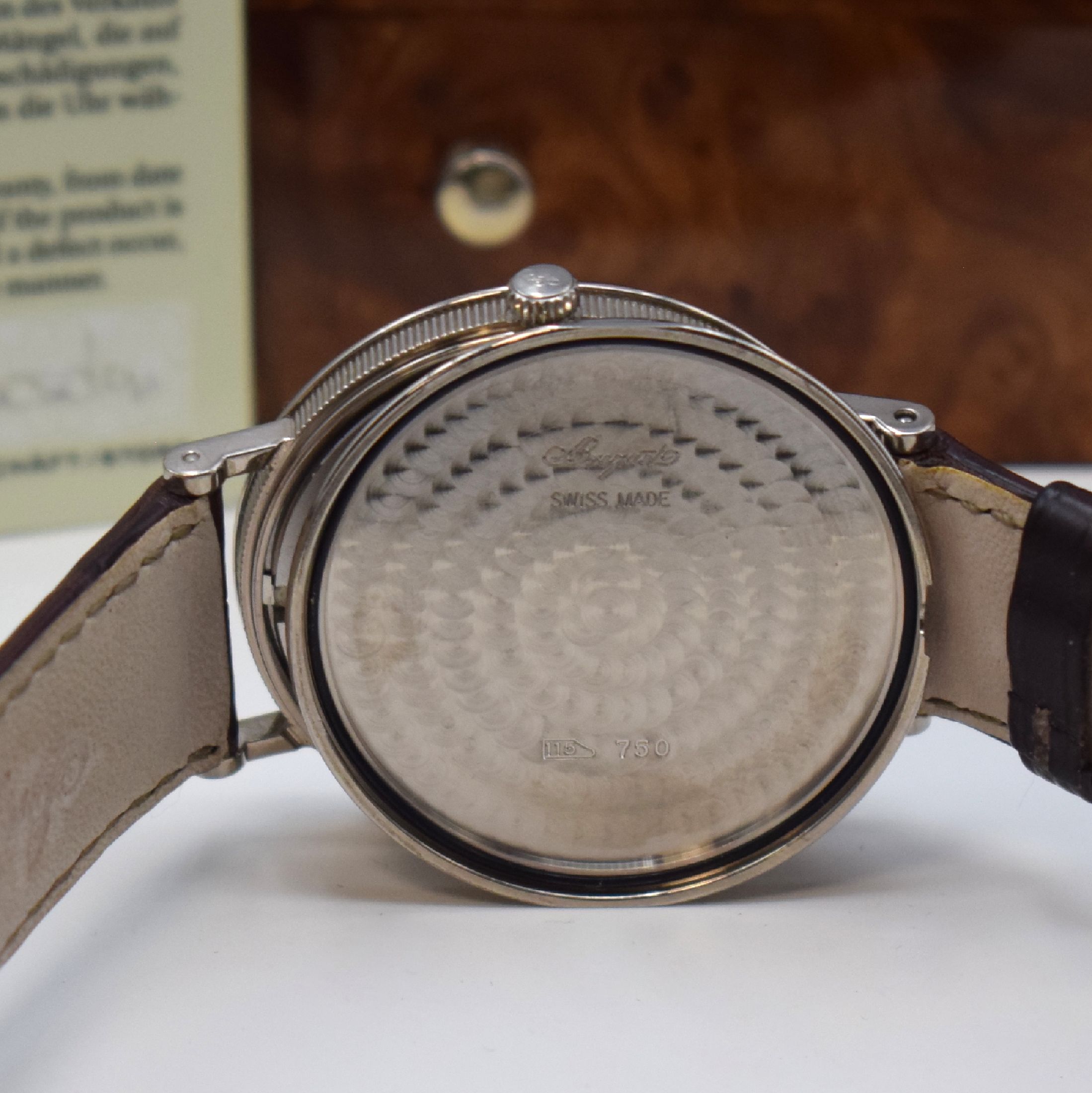 Detail f: BREGUET Classique feine Armbanduhr Referenz 5930 in WG 750/000, Automatik, Schweiz um 2008, 3-teil. Geh., Boden und Glasrand aufgedr., Münzrand, ...