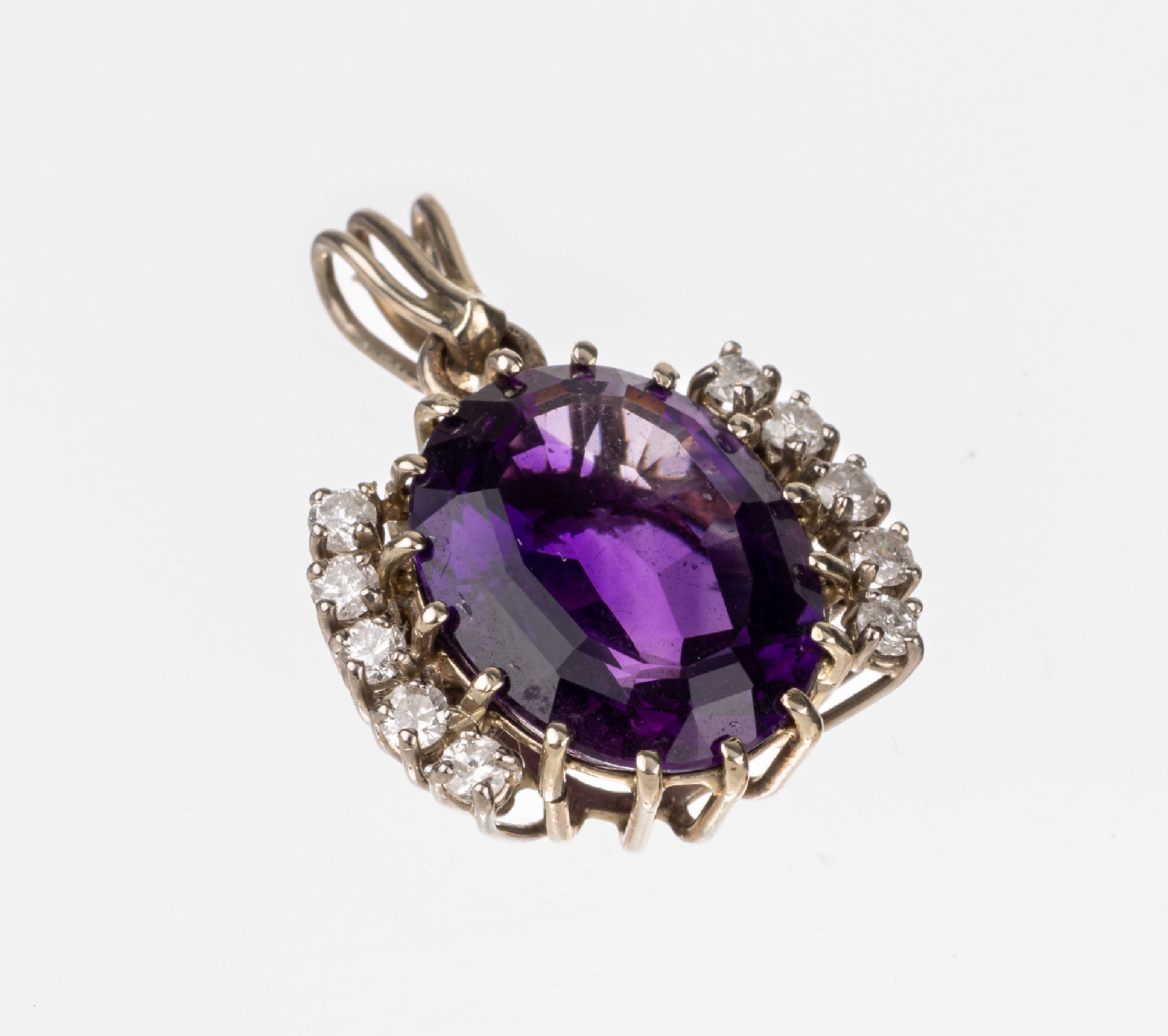 14 kt Gold Amethyst-Brillant-Anhänger, WG 585/000, ovalfacett. Amethyst ca. 3.0 ct, 10 Brillanten zus. ca. 0.30 ct Weiß/si-p1, ca. 4.1 g, L. ca. 2 ...