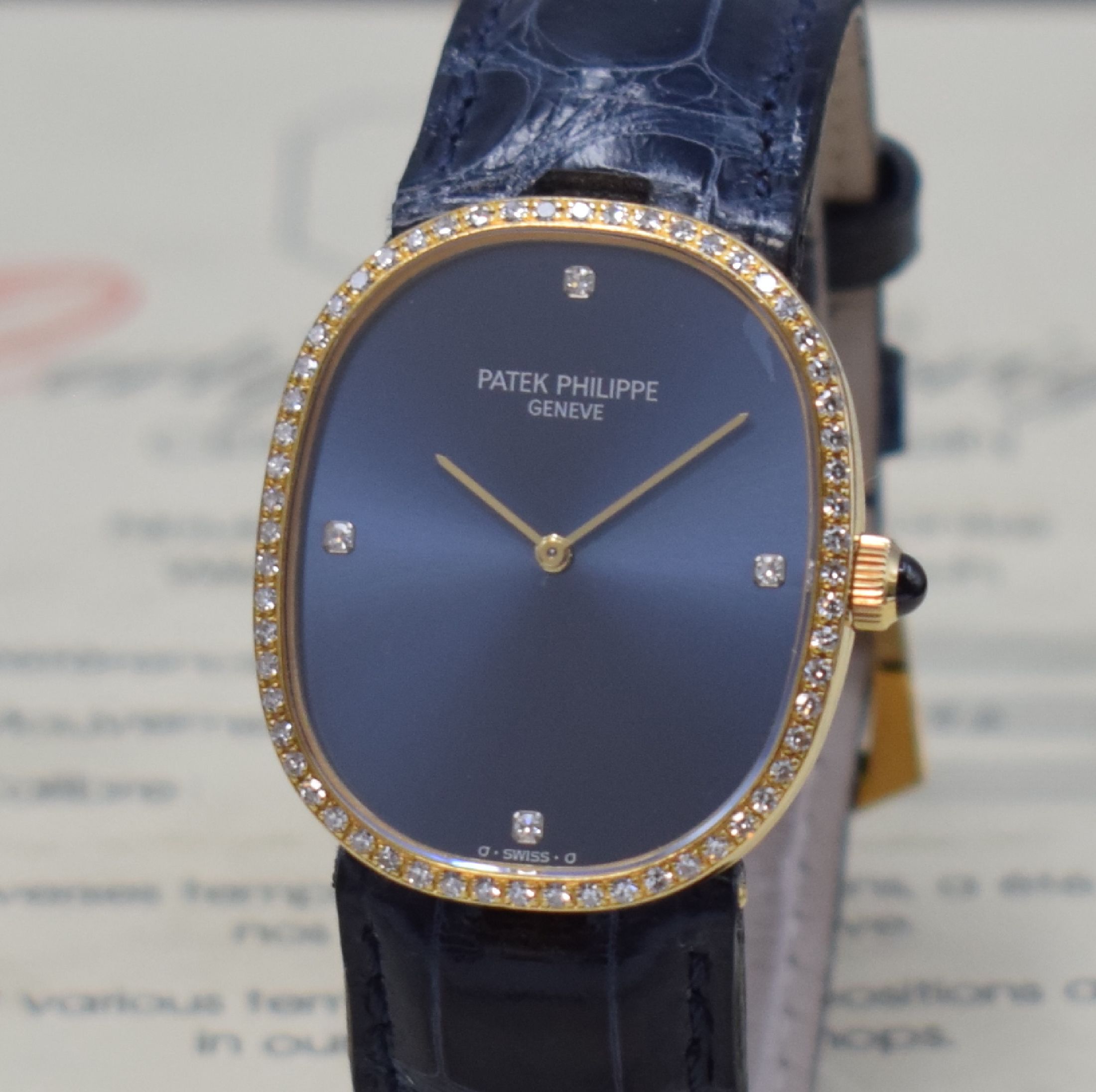 Detail a: PATEK PHILIPPE Damenarmbanduhr Ellipse d´Or Referenz 3849 in GG 750/000, Handaufzug, 3- teil. Geh., Boden und mit Diamanten bes. Glasrand aufgedr., ...