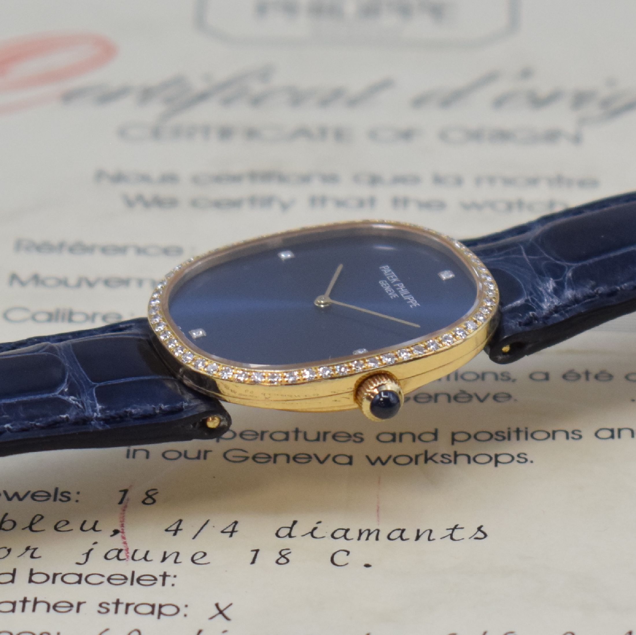 Detail d: PATEK PHILIPPE Damenarmbanduhr Ellipse d´Or Referenz 3849 in GG 750/000, Handaufzug, 3- teil. Geh., Boden und mit Diamanten bes. Glasrand aufgedr., ...