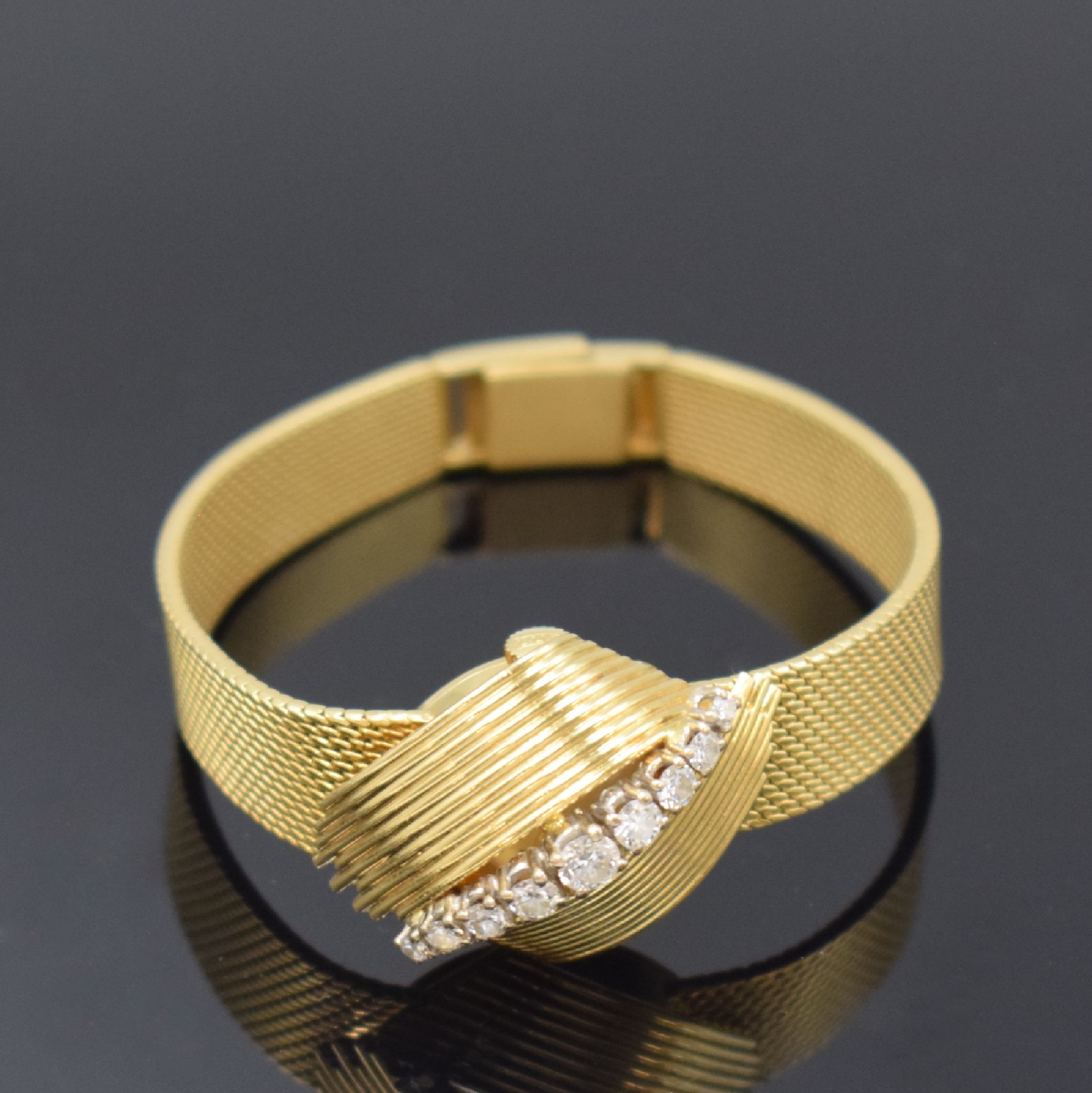 BAUME & MERCIER ausgefallene Damenarmbanduhr in GG 750/000 mit Diamanten, Schweiz um 1960, Handaufzug, 2-teil. Geh. sign. ESZEHA, Boden aufgedr., ...