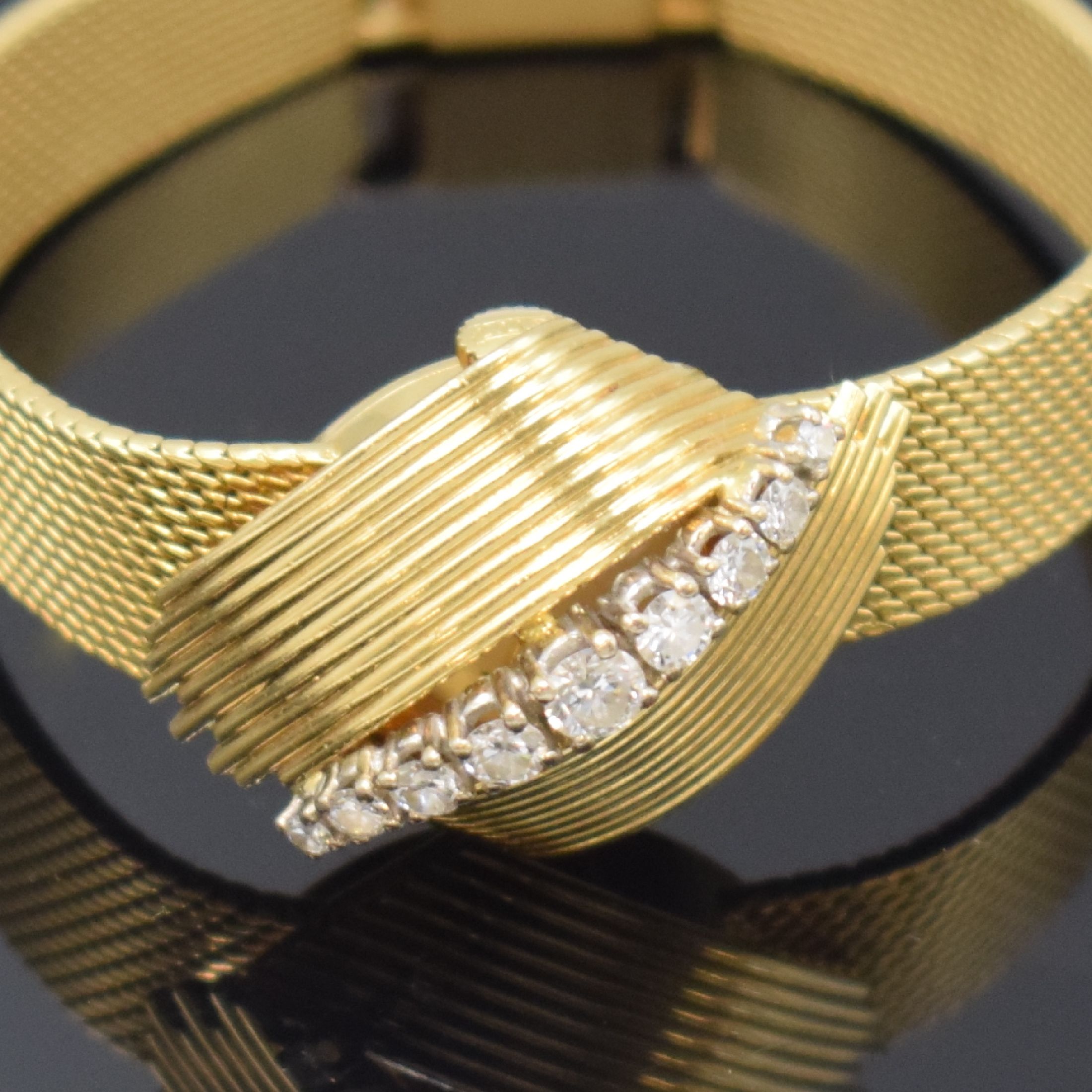 Detail a: BAUME & MERCIER ausgefallene Damenarmbanduhr in GG 750/000 mit Diamanten, Schweiz um 1960, Handaufzug, 2-teil. Geh. sign. ESZEHA, Boden aufgedr., ...