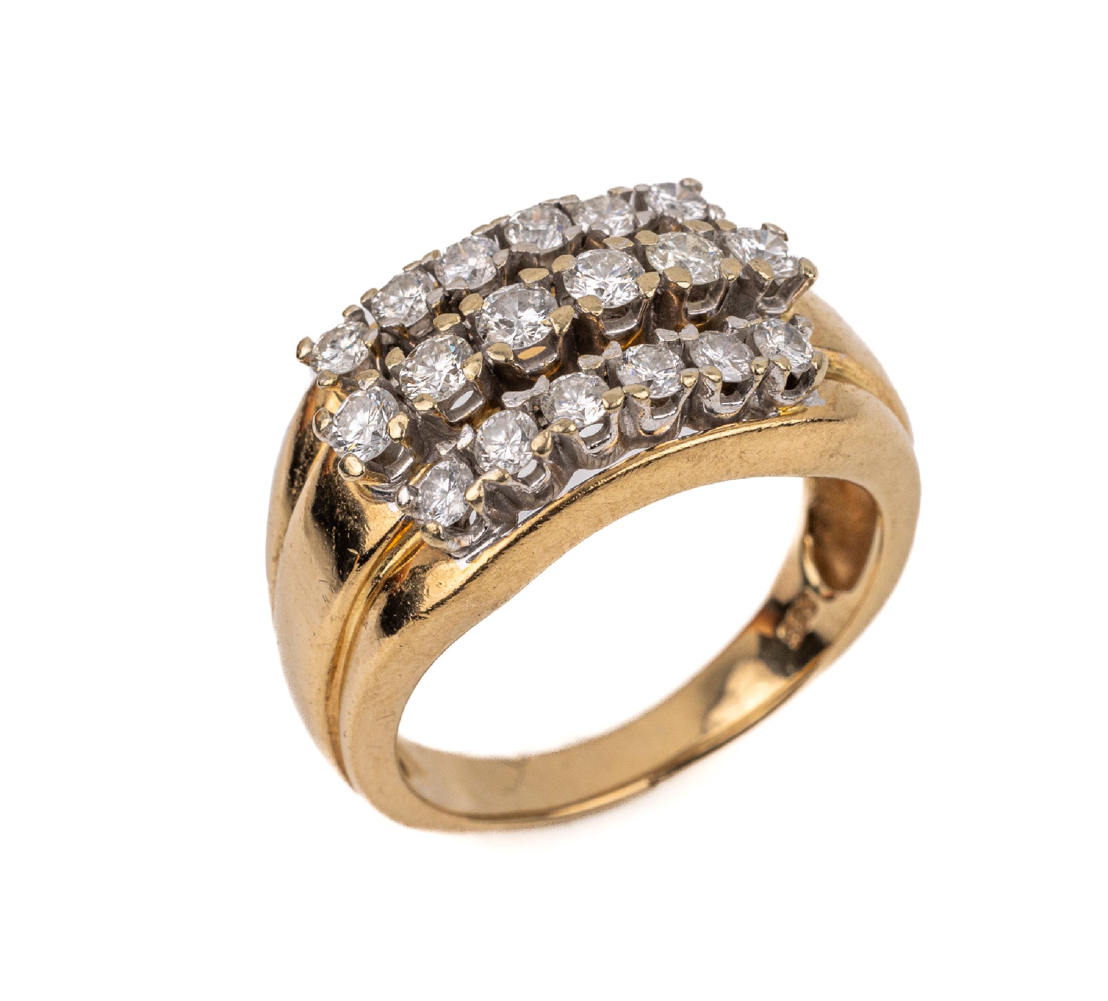 14 kt Gold Brillant-Ring, GG 585/000, 3-rhg. Ringkopf, 18 Brillanten zus. ca. 1.20 ct Weiß/p, RW 57, ca. 9.1 g