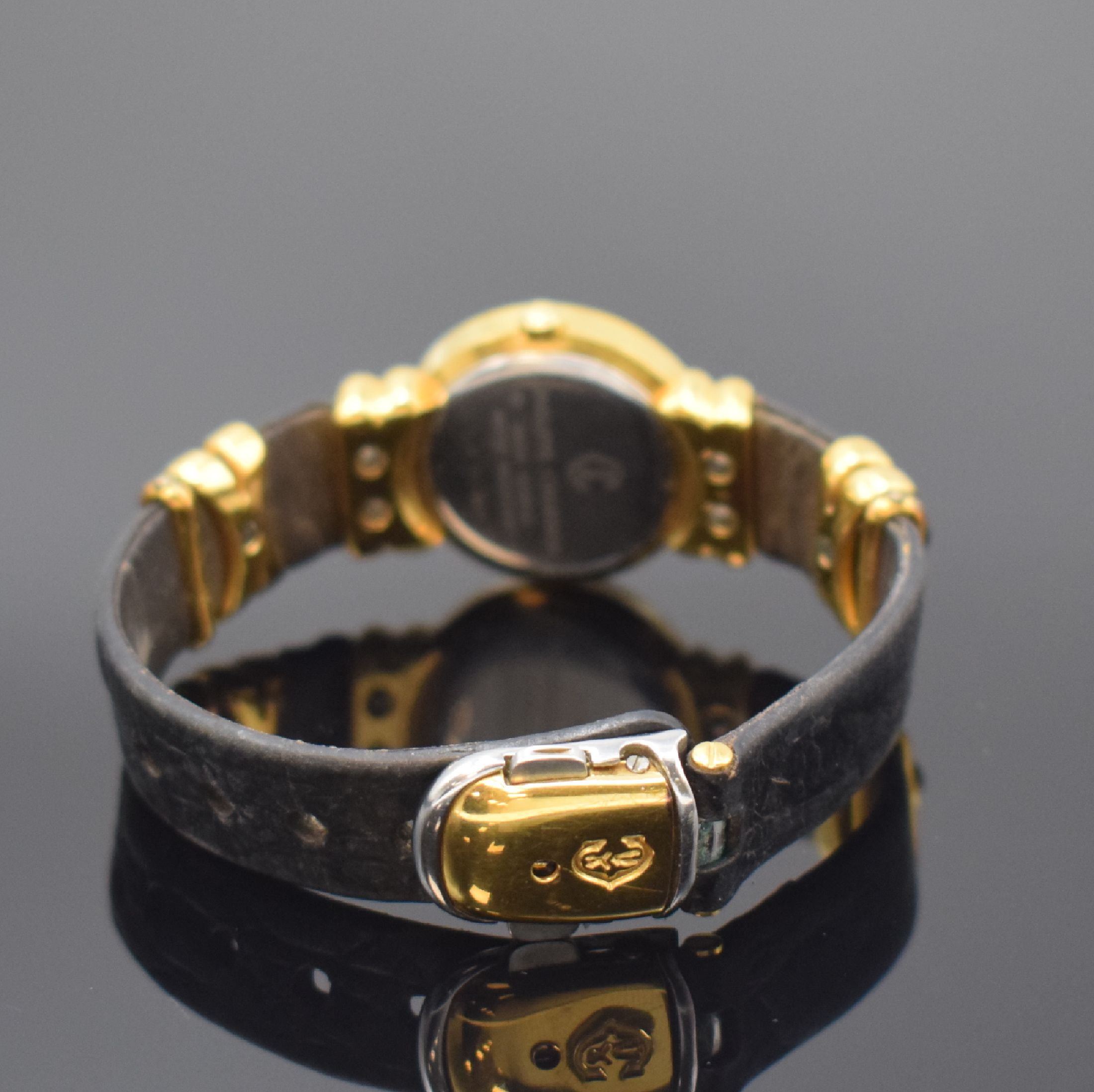 Detail b: PHILIPPE CHARRIOL St. Tropez Damenarmbanduhr Referenz S28.92, Schweiz um 1995, quarz, verg. Gehäuse, Stahlboden aufgedr., orig. Lederband, ...