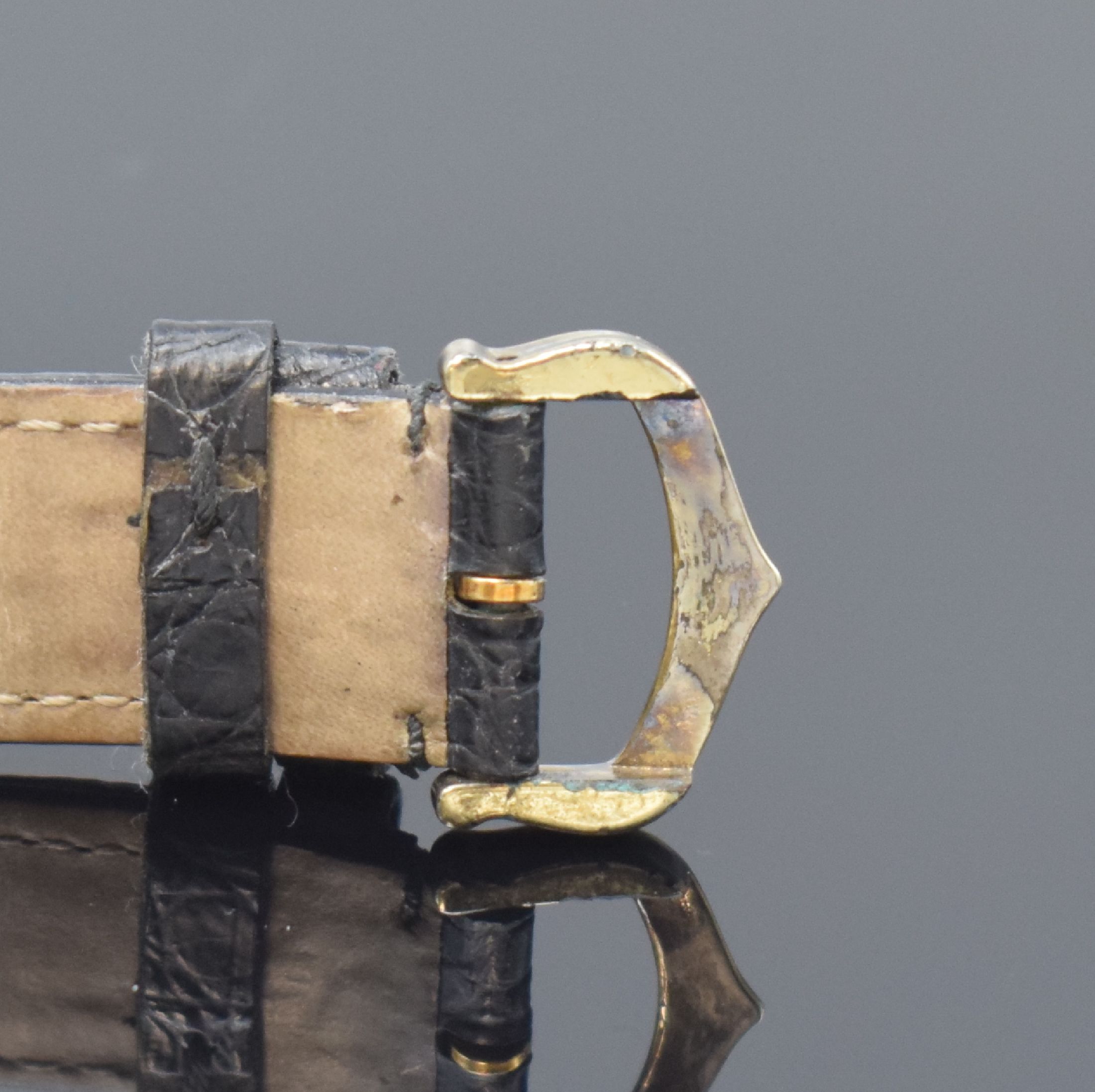 Detail c: CARTIER Paris Tank Armbanduhr in GG 750/000, Schweiz um 1985, Handaufzug, Gehäuse seitlich 4-fach verschr., weißes Zifferbl. riss., gebl. Zeiger, ...