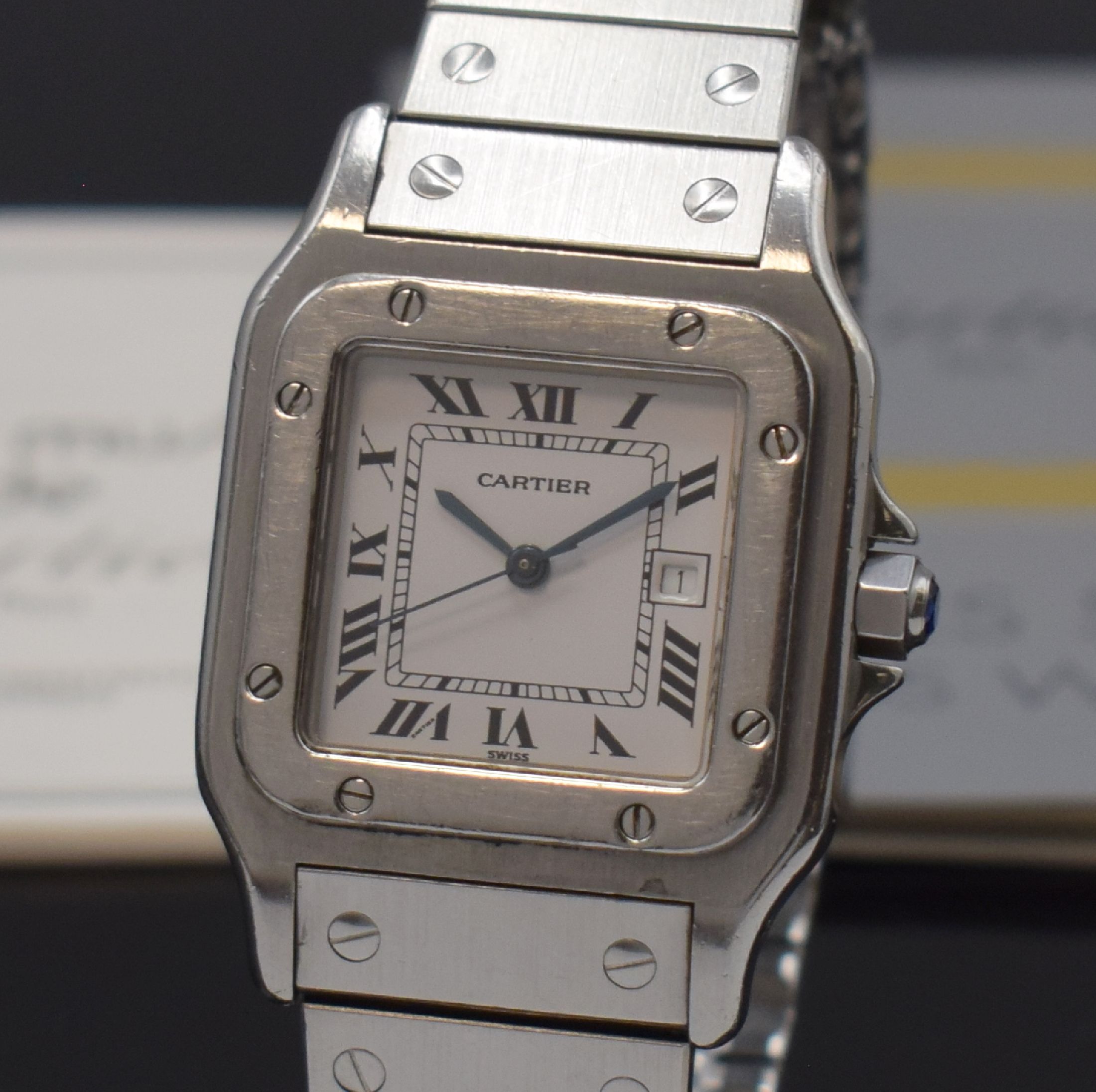 Detail a: CARTIER Santos Armbanduhr in Stahl, Schweiz um 1985, Automatik, 8-fach über Lünette verschr. Geh., Krone m. Schmuckstein bes., orig. Stahlband m. ...