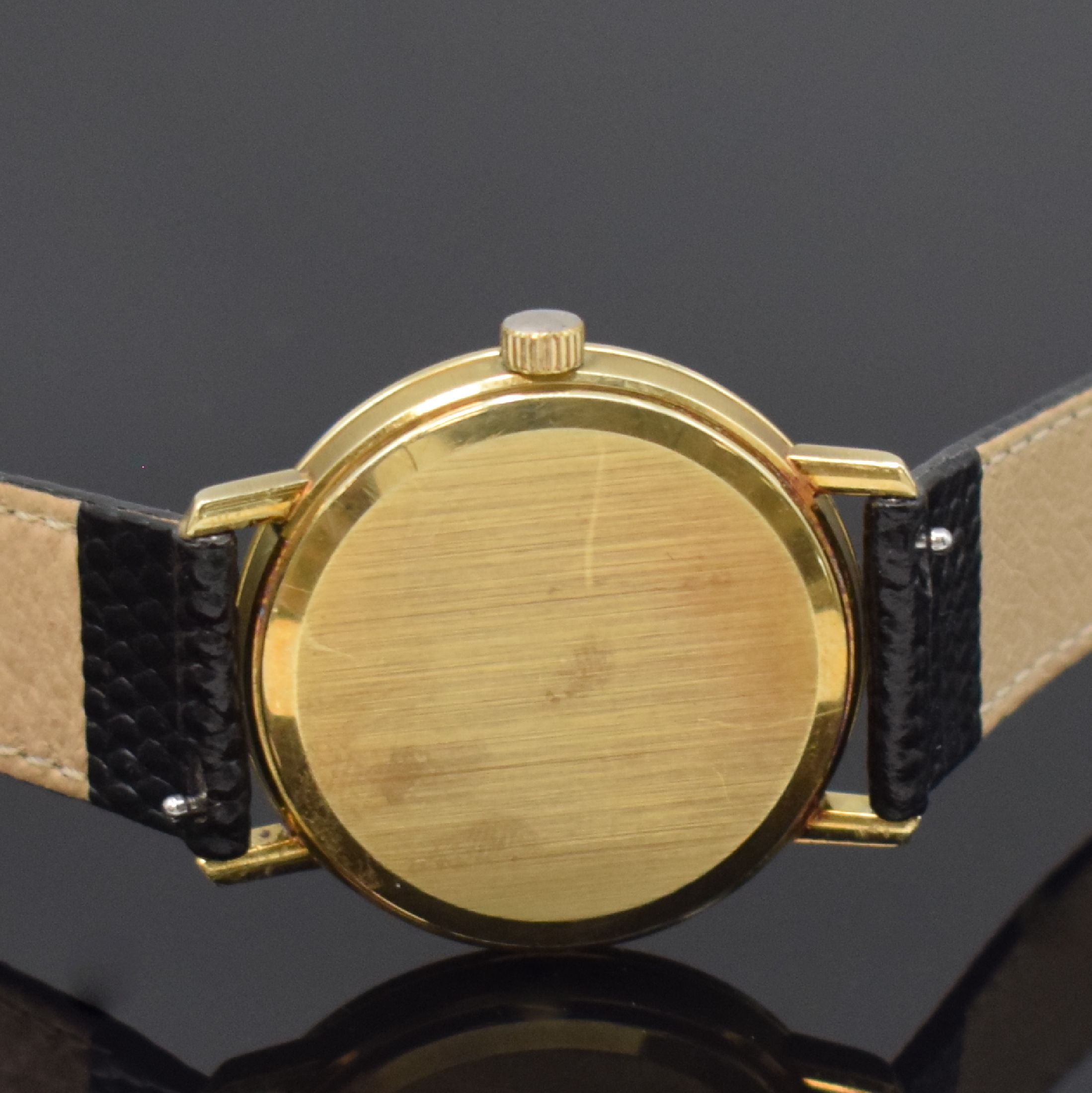 Detail c: OMEGA Geneve Armbanduhr in GG 585/000, Schweiz um 1970, Handaufzug, 3-tlg. Geh., Boden u. Glasrand aufgedr., gold. Zifferbl. besch., gold. Indizes u. ...