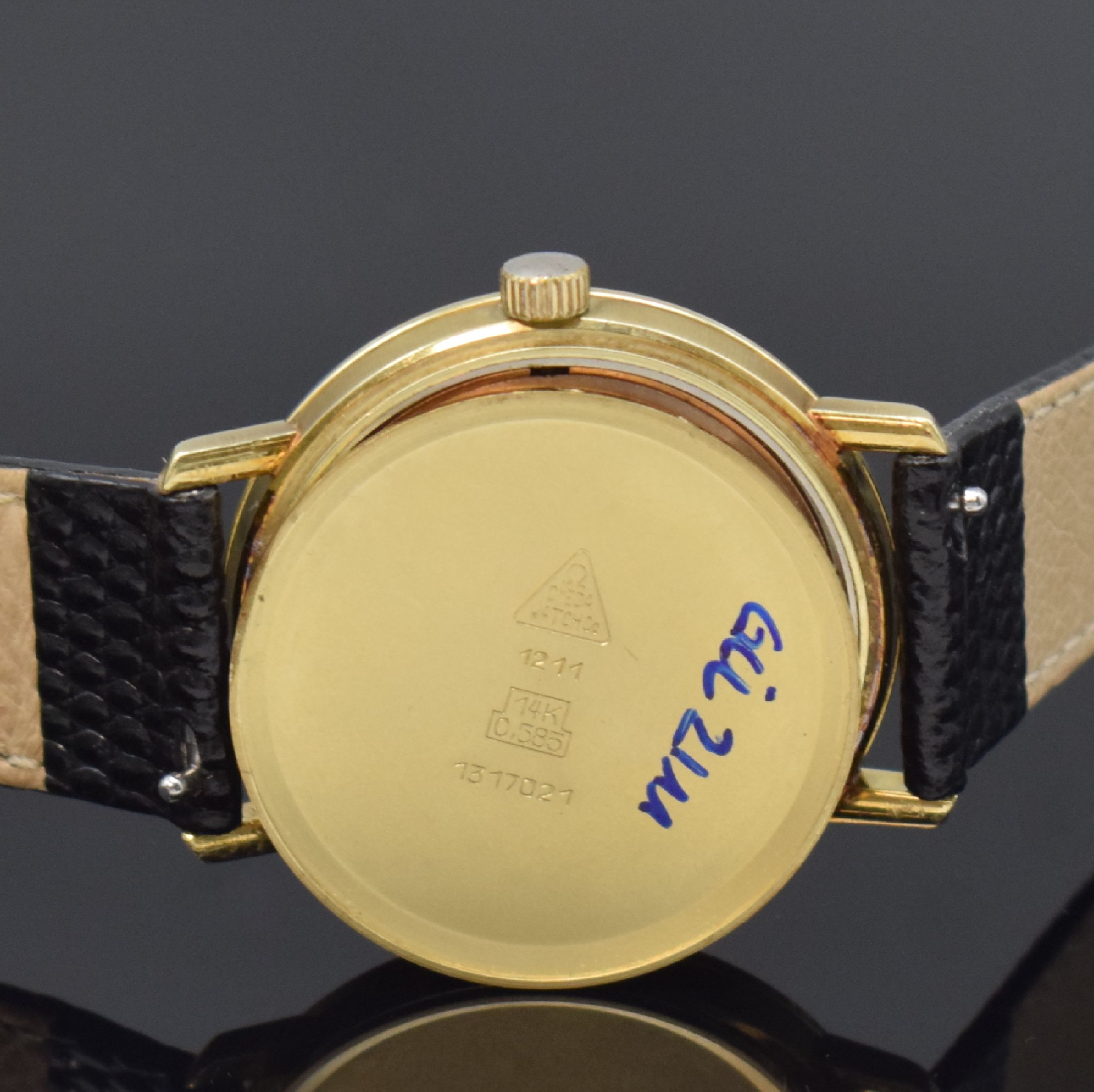 Detail e: OMEGA Geneve Armbanduhr in GG 585/000, Schweiz um 1970, Handaufzug, 3-tlg. Geh., Boden u. Glasrand aufgedr., gold. Zifferbl. besch., gold. Indizes u. ...