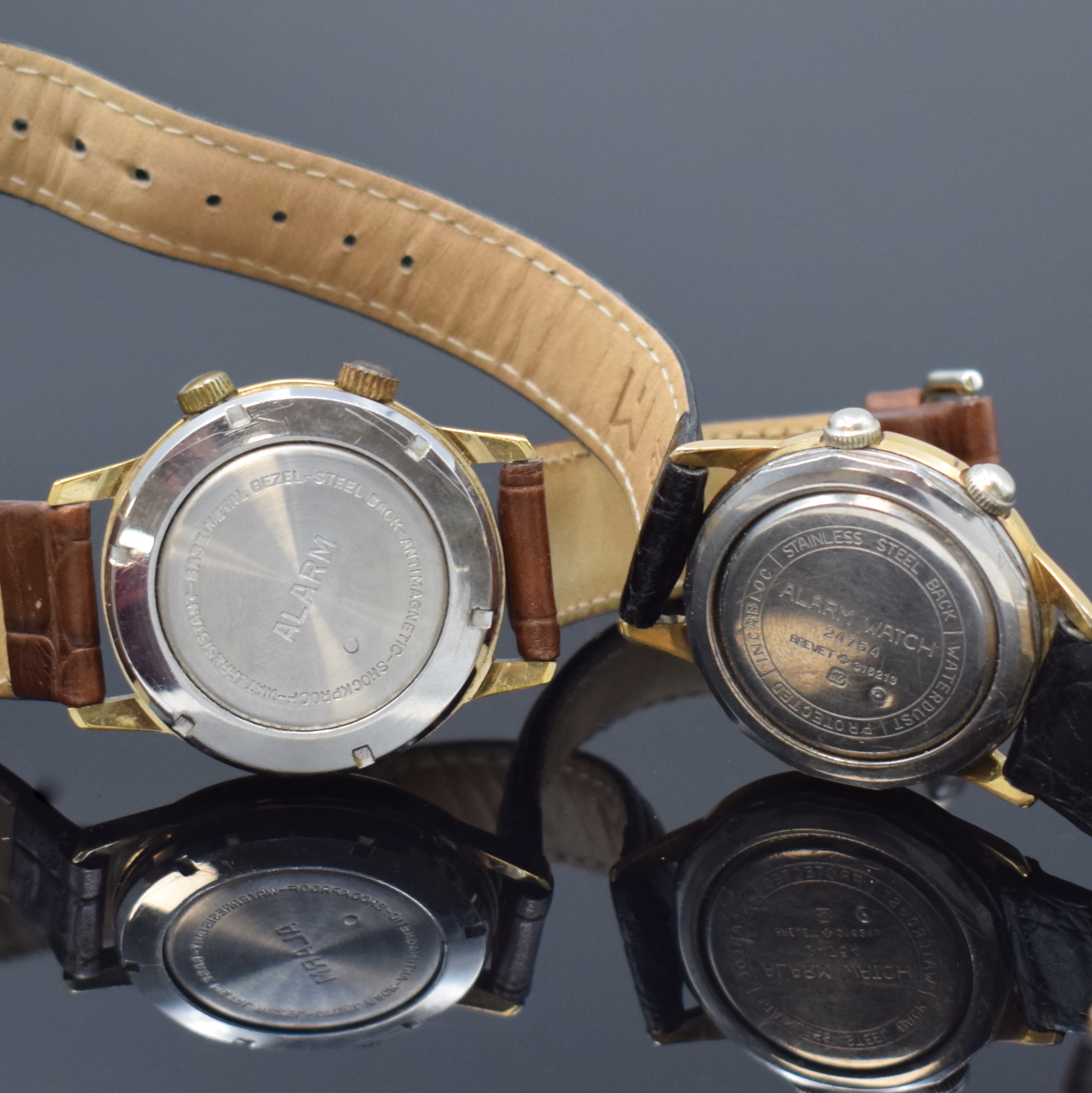 Detail d: 5 Armbandwecker, Schweiz / UDSSR ca. 1950 - 1970, Handaufzug, verschr. Geh. m. Stahlböden, 3 x verg., 2 x Stahl, silb. Zifferblätter teils pat., 3 ...