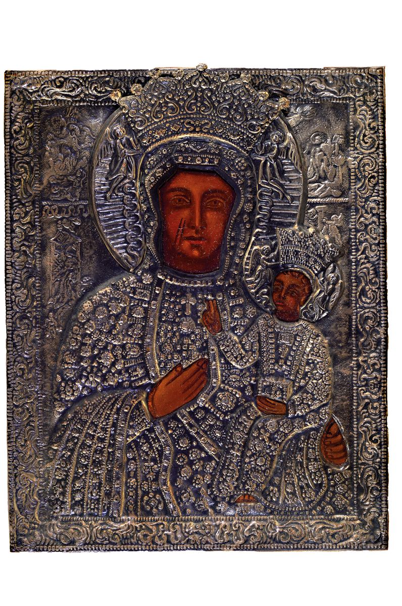 Ikone, Russland, um 1920, Gottesmutter Maria mit Jesuskind, Tempera auf Holz, reich geprägtes, versilbertes Metalloklad, ca. 30.5x24.5cm