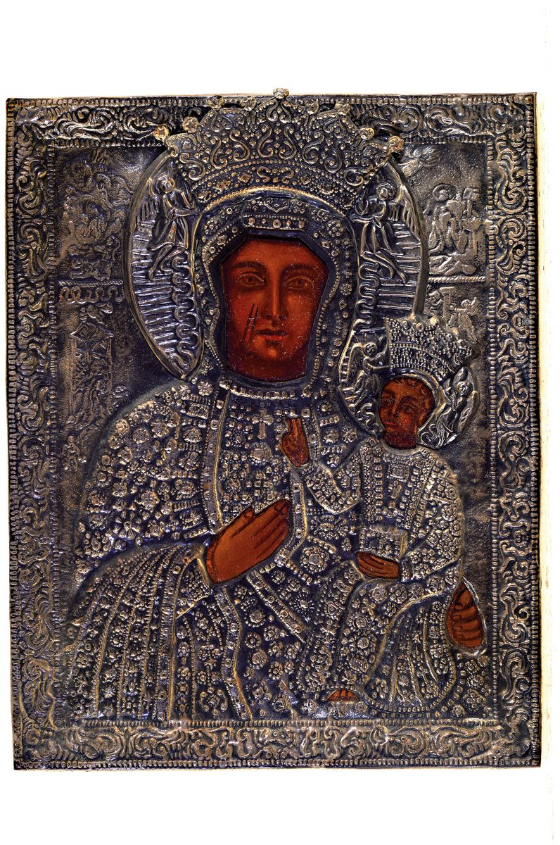 Detail k: Ikone, Russland, um 1920, Gottesmutter Maria mit Jesuskind, Tempera auf Holz, reich geprägtes, versilbertes Metalloklad, ca. 30.5x24.5cm