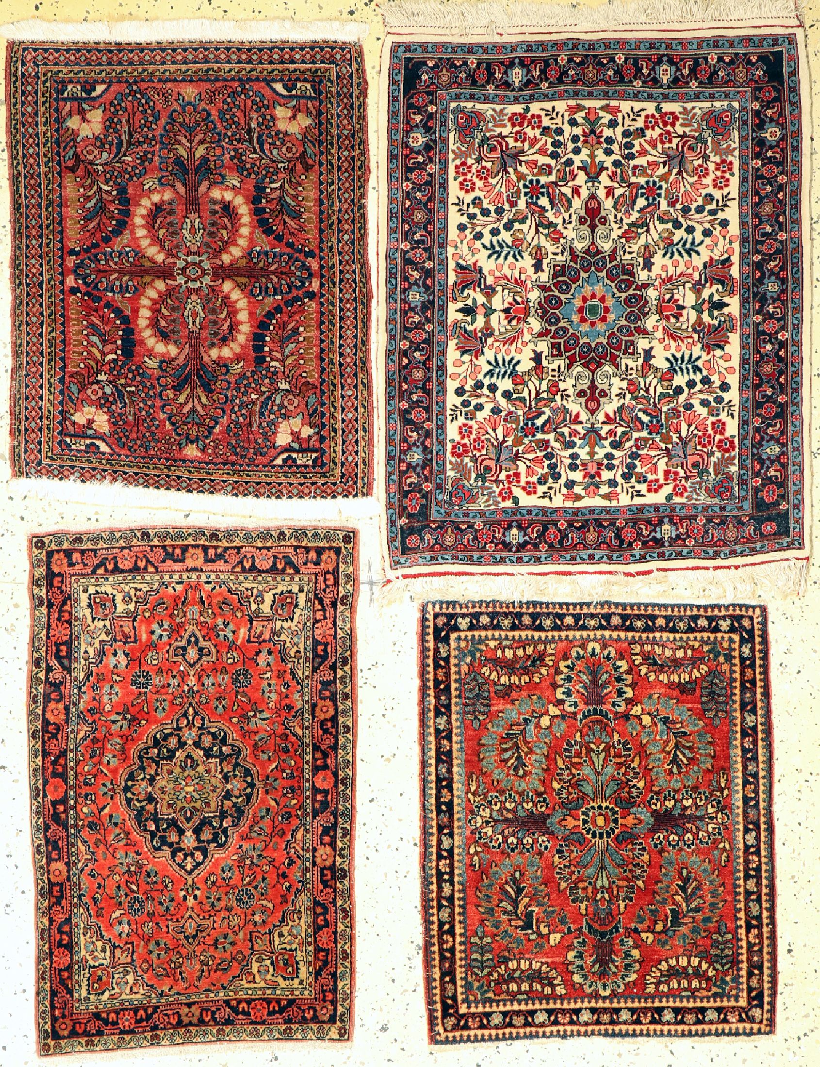 4 Poschtis, 3 Us Re-Import Sarogh, Persien, um 1920, Wolle auf Baumwolle, ca, 80 x 60 cm, EHZ: 2 & Rosenbidjar, Persien, ca. 50 Jahre, Wolle auf ...