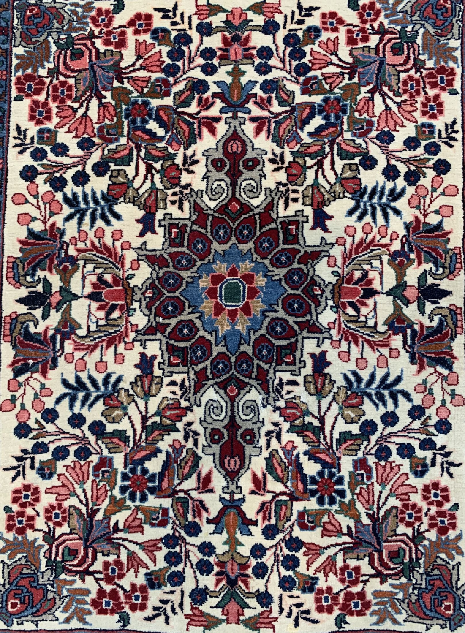 Detail c: 4 Poschtis, 3 Us Re-Import Sarogh, Persien, um 1920, Wolle auf Baumwolle, ca, 80 x 60 cm, EHZ: 2 & Rosenbidjar, Persien, ca. 50 Jahre, Wolle auf ...