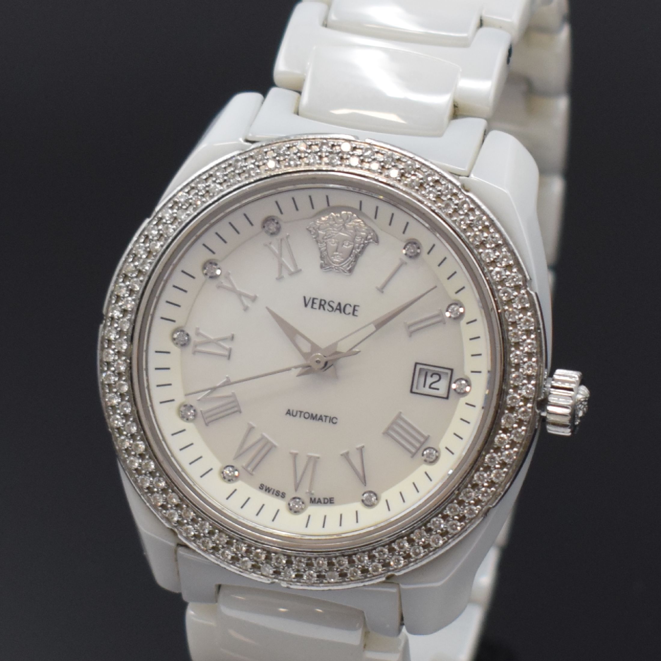 Detail a: VERSACE Damenarmbanduhr in Keramik mit Diamantbesatz Referenz 01ACS1, Schweiz um 2010, Automatik, Keramikgeh., vergl. Boden m. starken Nutzsp. 4-fach ...